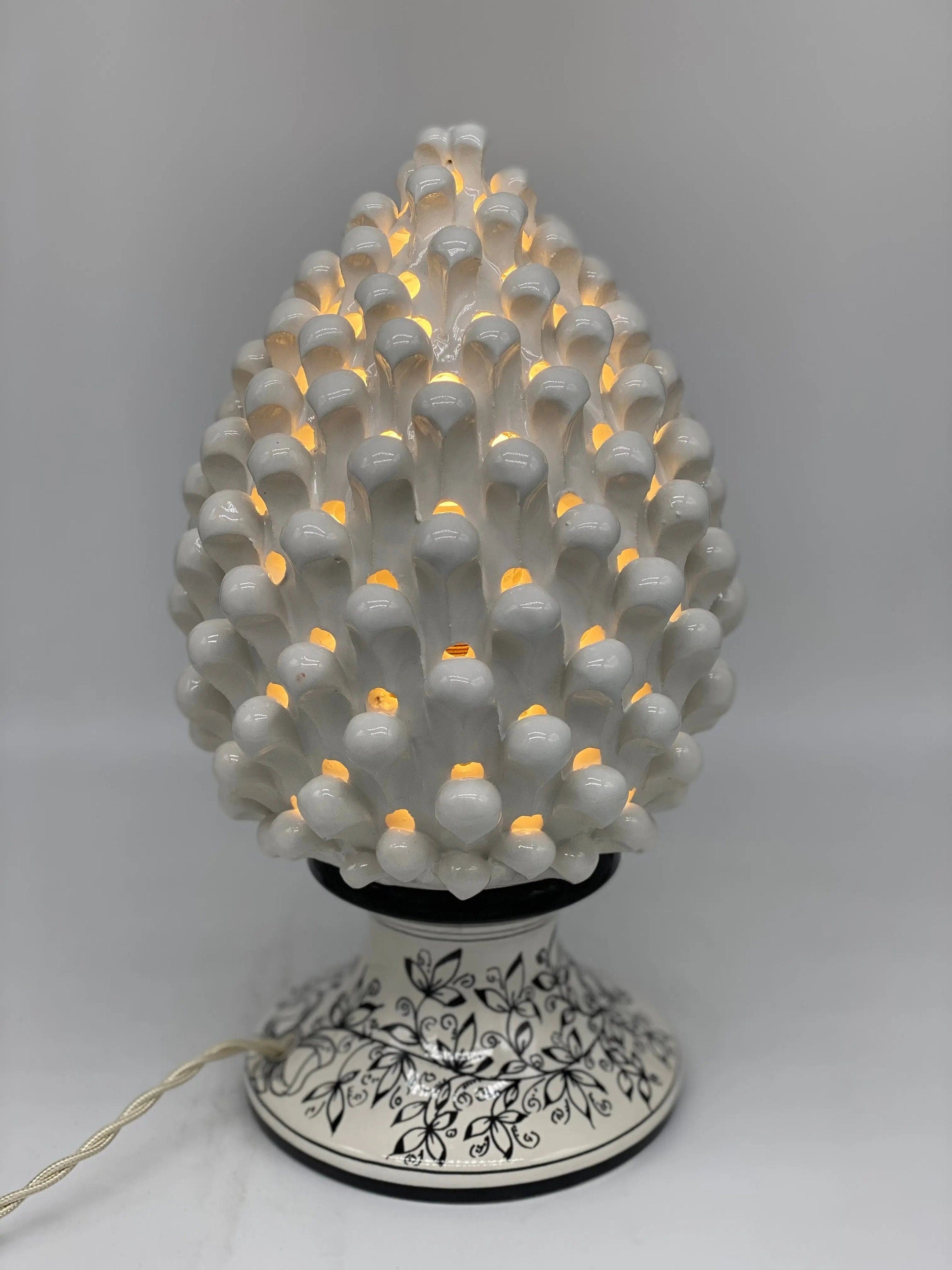Lampada Pigna traforata Ceramica Caltagirone cm H.30 L.20 Artigianale Bianco Base Decorata DD CERAMICHE SICILIANE