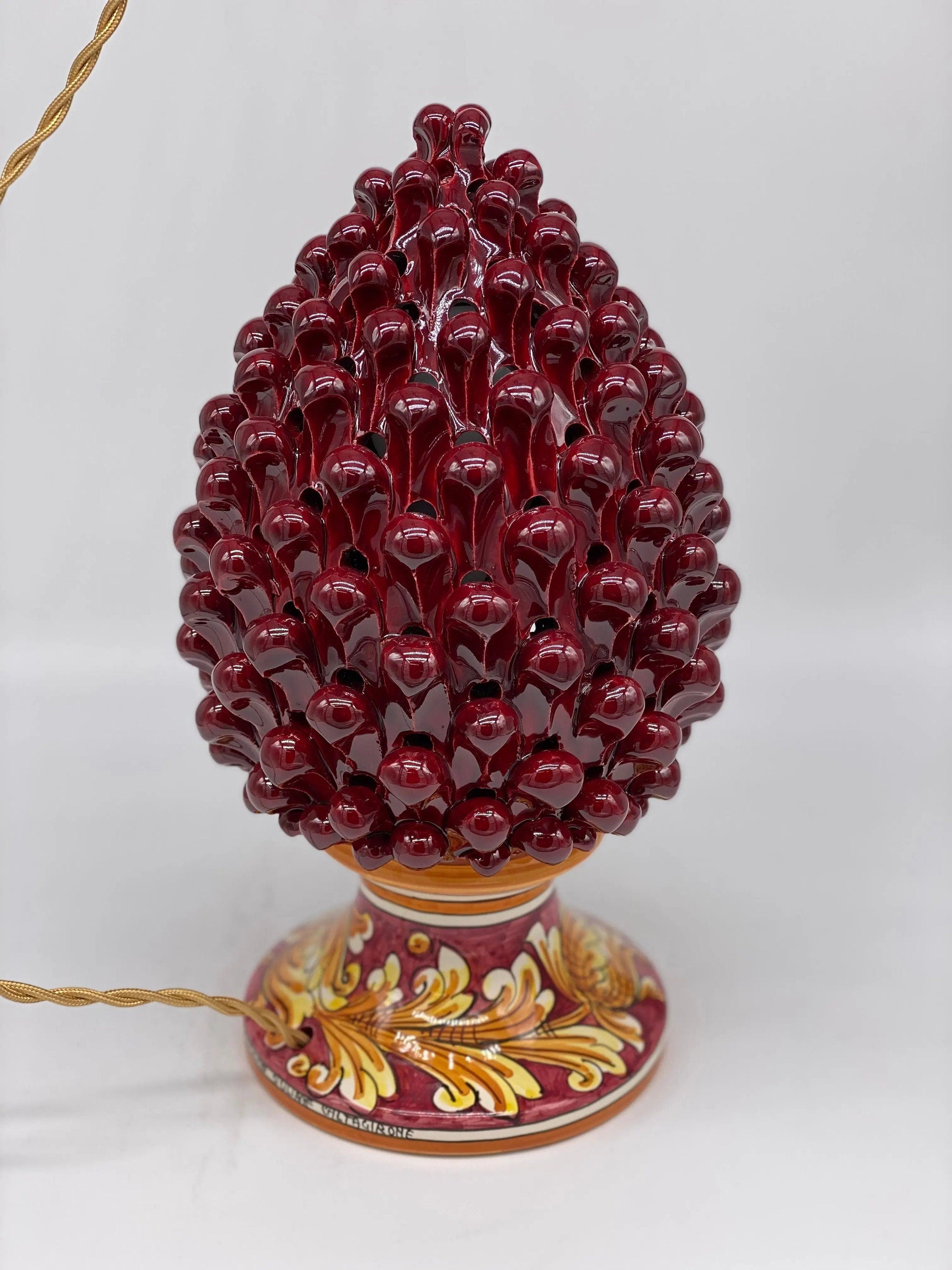 Lampada Pigna traforata Ceramica Caltagirone cm H.30 L.20 Artigianale Bordeaux Base Decorata DD CERAMICHE SICILIANE