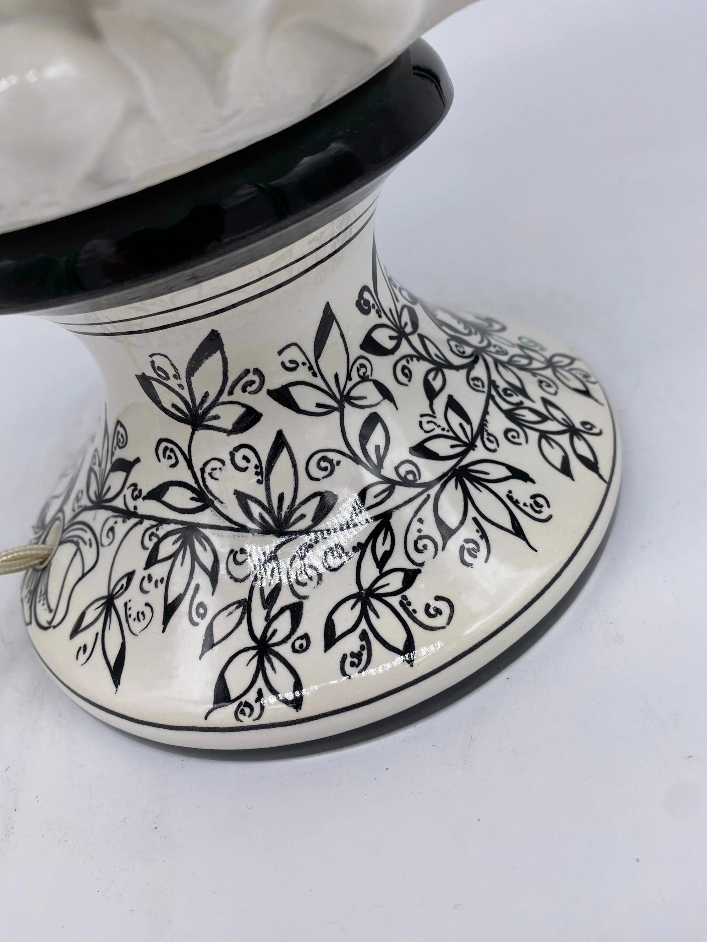 Lampada Pigna traforata Ceramica Caltagirone cm H.30 L.20 Artigianale Bianco Base Decorata DD CERAMICHE SICILIANE