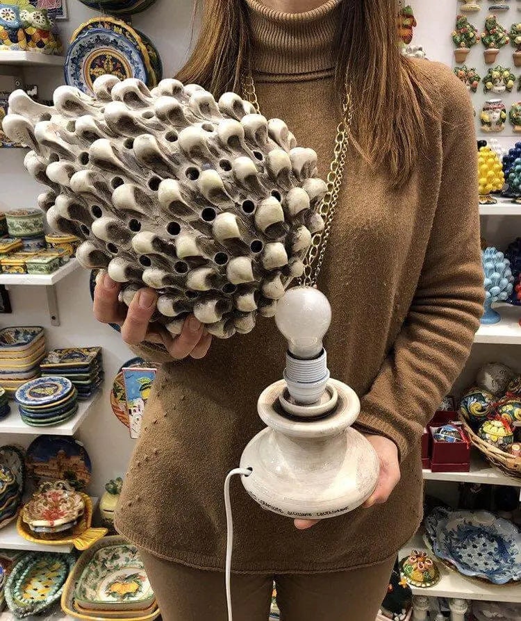 Lampada Pigna traforata Ceramica Caltagirone cm H.30 L.20 Artigianale Beige Écru DD CERAMICHE SICILIANE