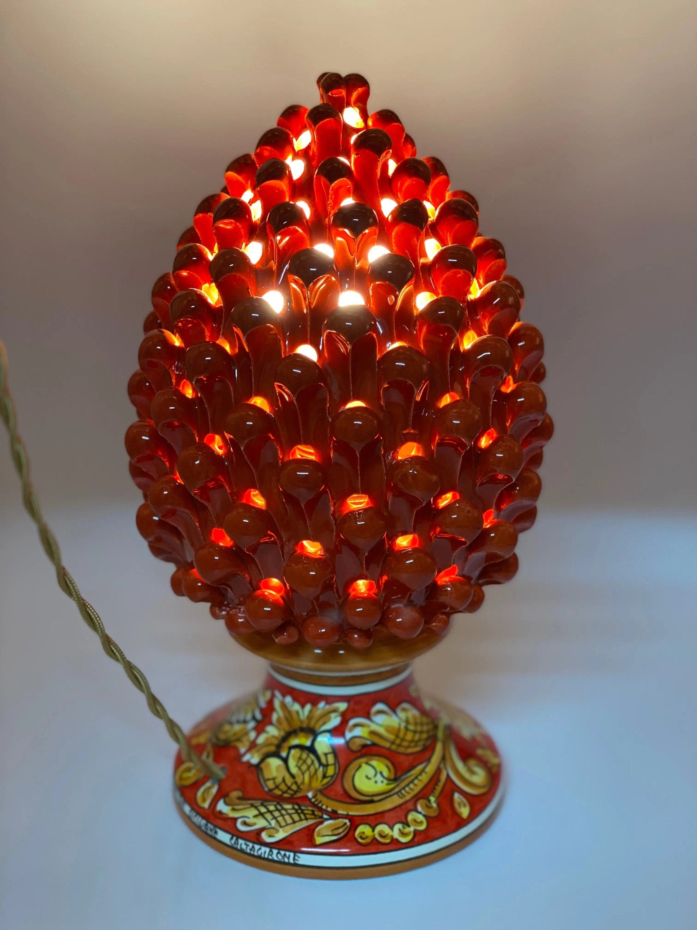 Lampada Pigna traforata Ceramica Caltagirone cm H.30 L.20 Artigianale Rosso Base Decorata DD CERAMICHE SICILIANE
