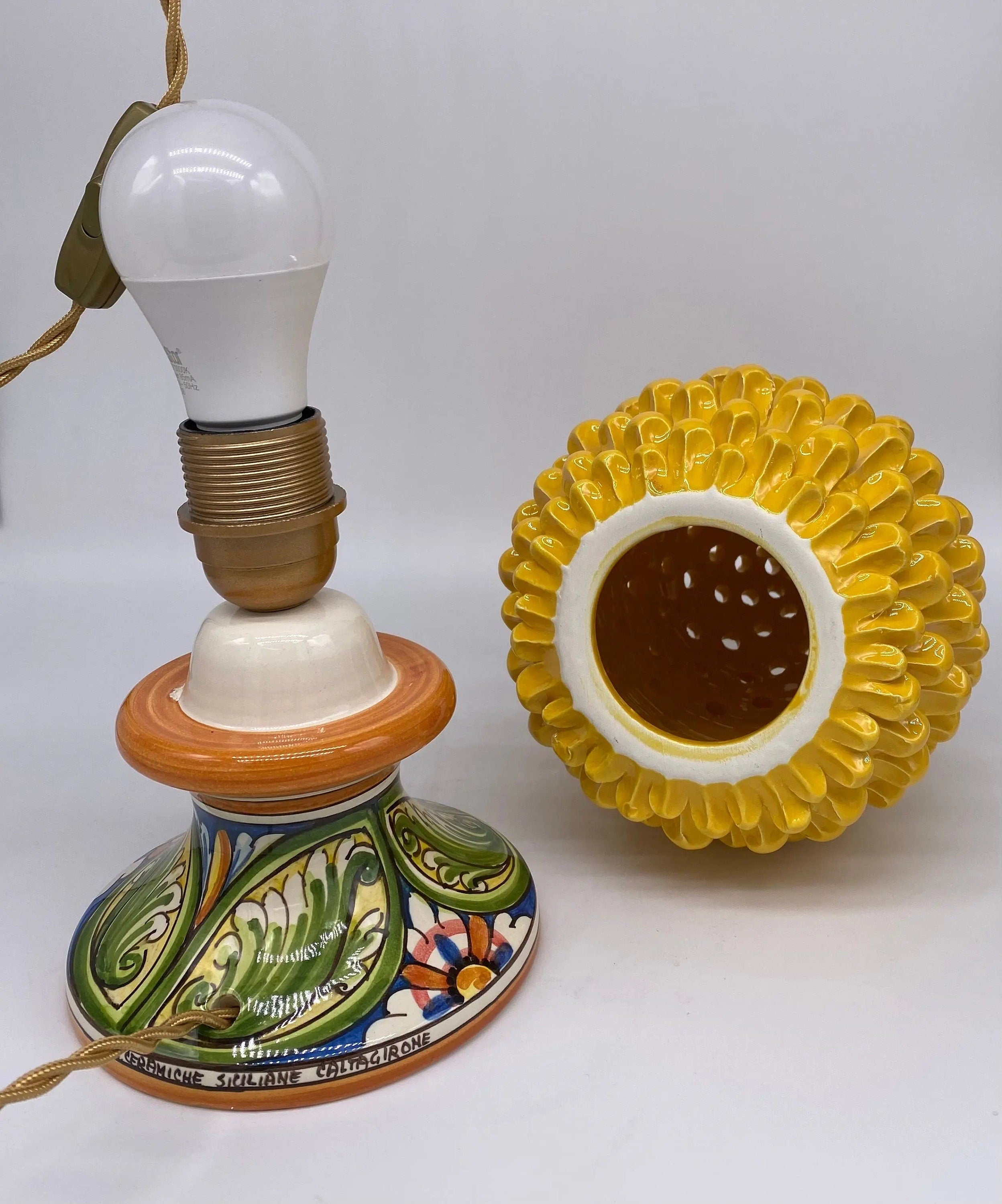 Lampada Pigna traforata Ceramica Caltagirone cm H.30 L.20 Artigianale Giallo Base Decorata DD CERAMICHE SICILIANE