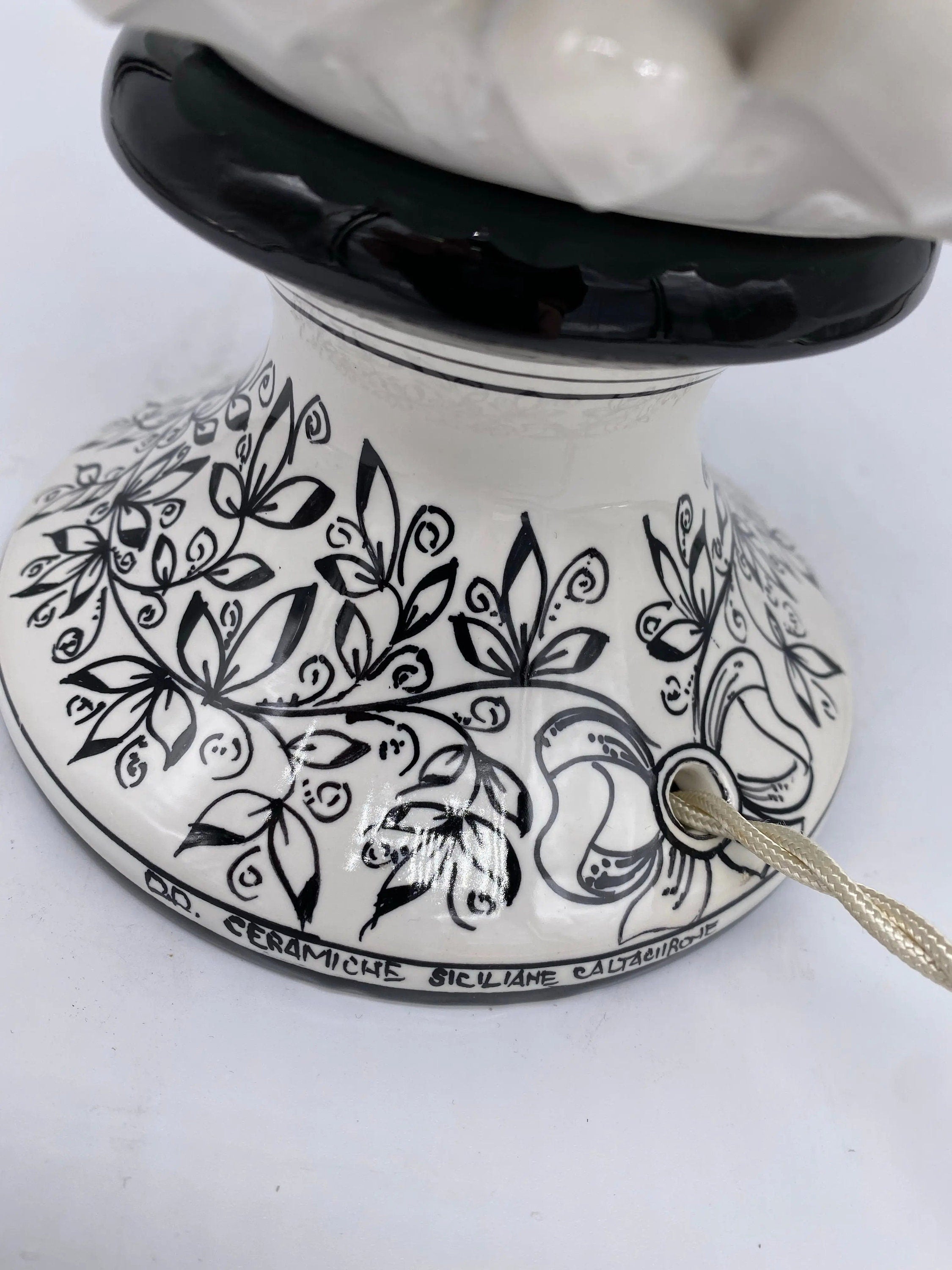 Lampada Pigna traforata Ceramica Caltagirone cm H.30 L.20 Artigianale Bianco Base Decorata DD CERAMICHE SICILIANE