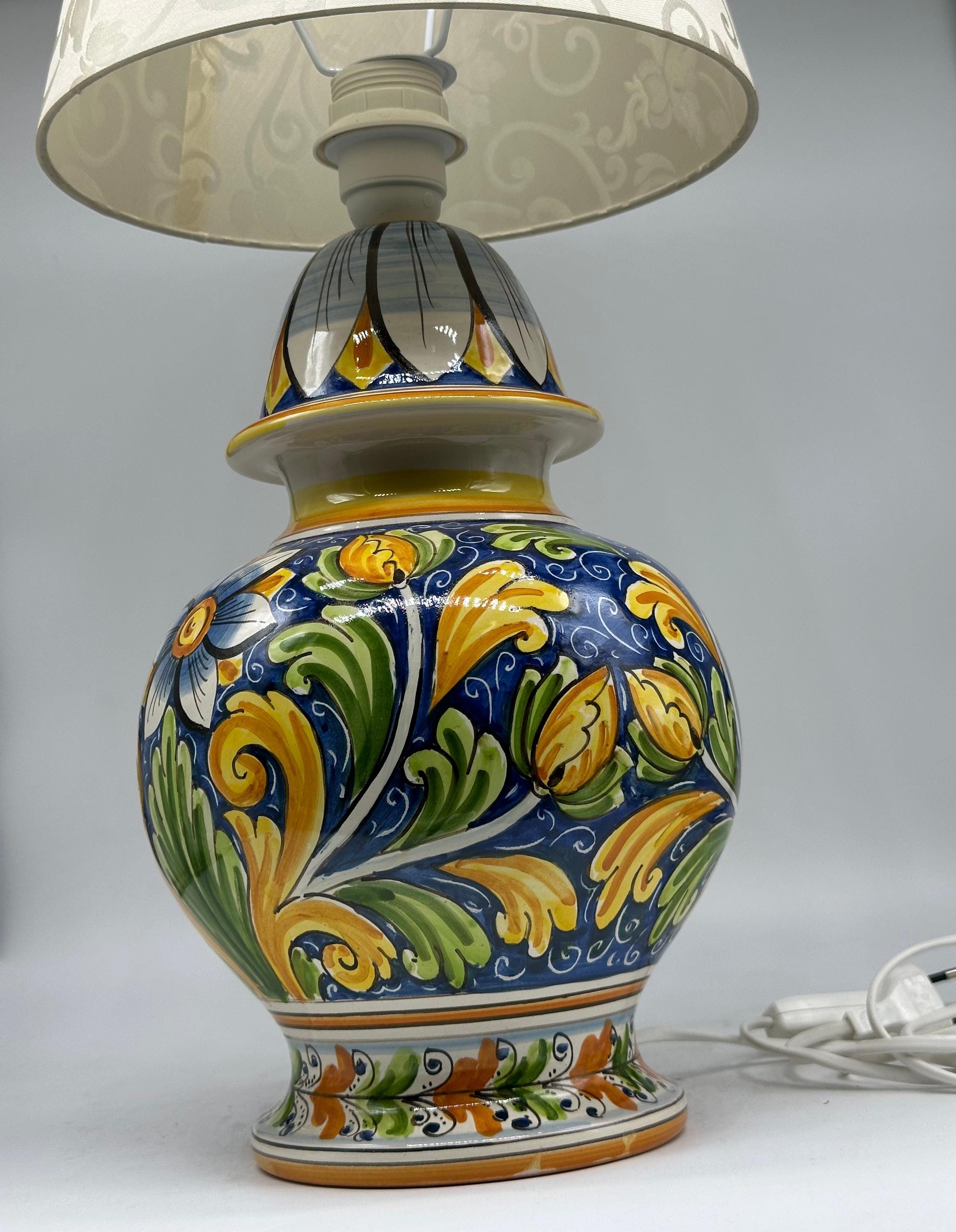 Lume Classico Ceramica Caltagirone cm H.35 L.20 Artigianale Decoro Fiore Blu - LAMPADA PIGNA