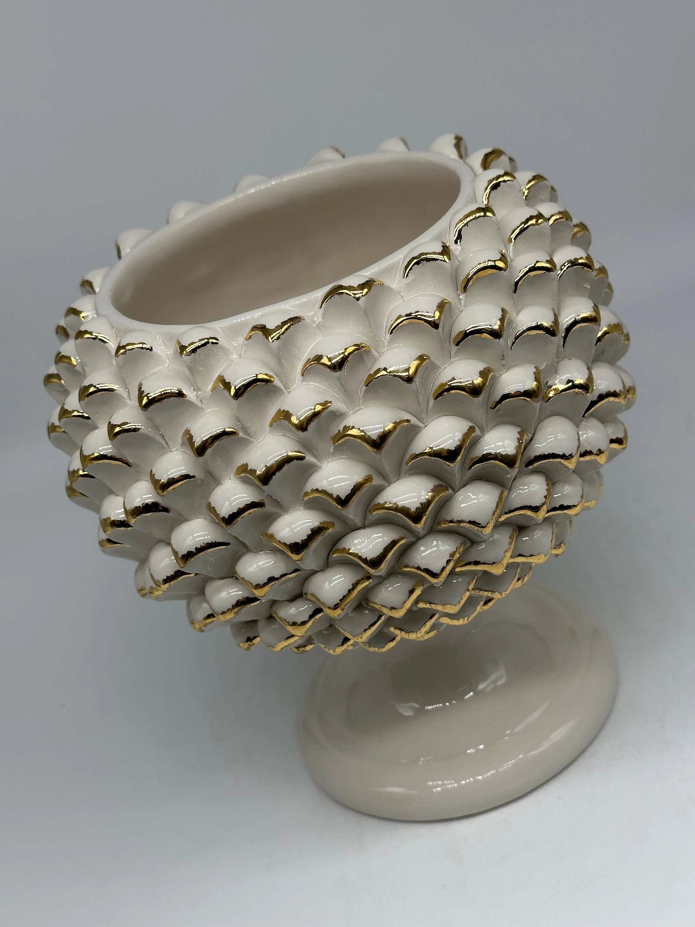 Portavaso Mezza Pigna Ceramica Caltagirone cm H.20 Artigianale Bianco Punte Oro DD CERAMICHE SICILIANE