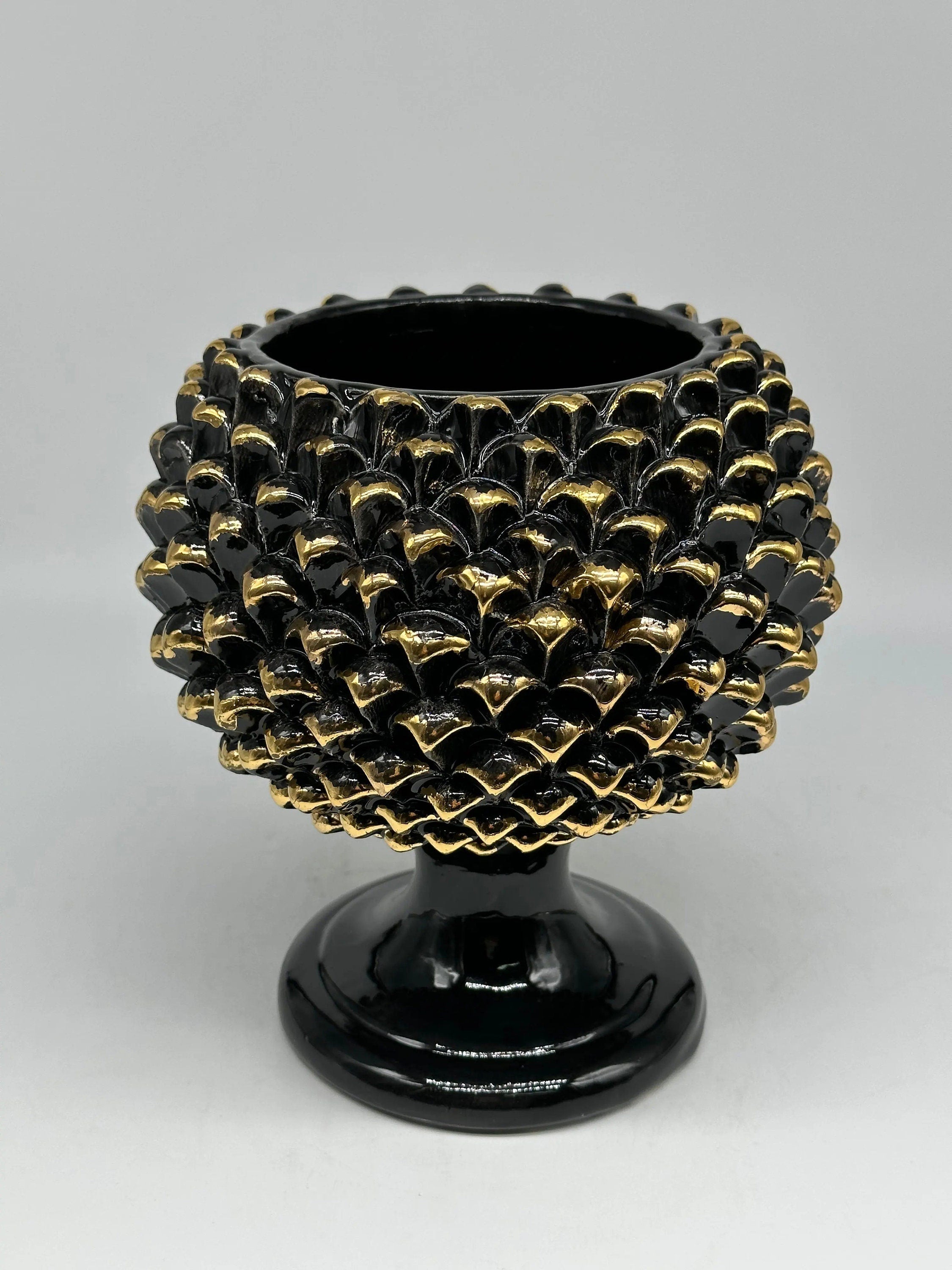 Portavaso Mezza Pigna Ceramica Caltagirone cm H.20 Artigianale Nero Punte Oro DD CERAMICHE SICILIANE