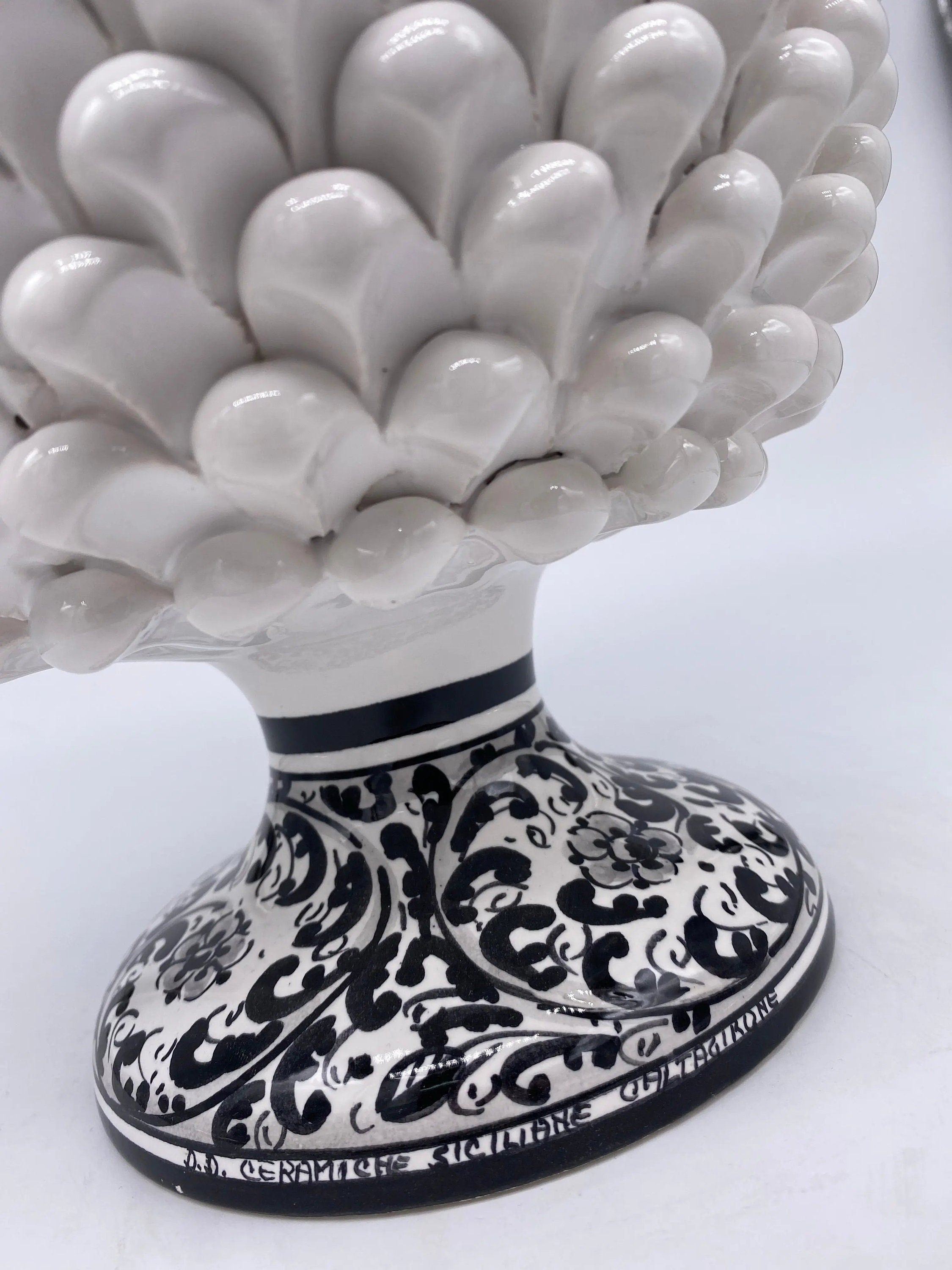 Portavaso Mezza Pigna Ceramica Caltagirone cm H.20 L.20 Artigianale Bianco Base Decorata DD CERAMICHE SICILIANE