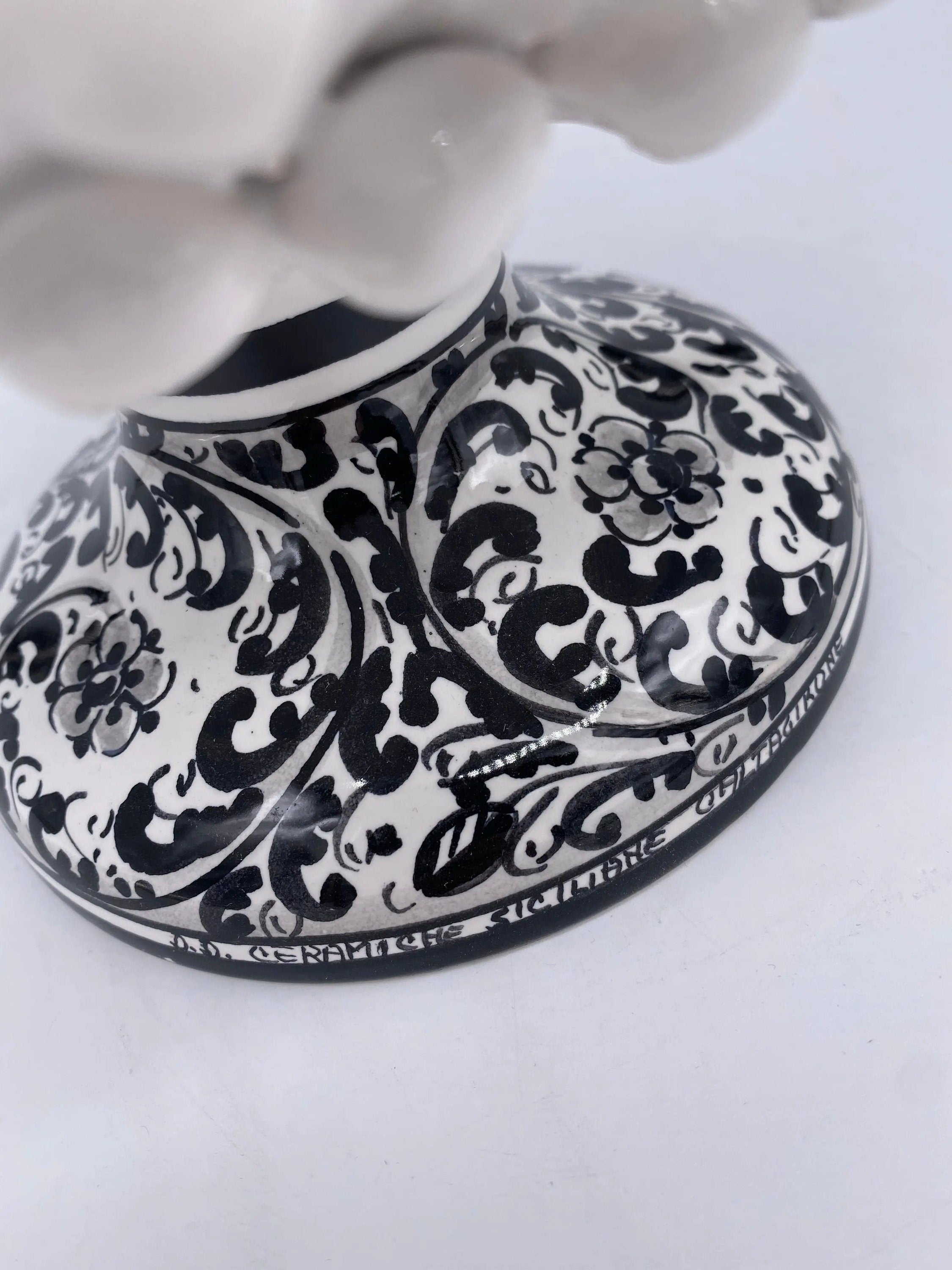 Portavaso Mezza Pigna Ceramica Caltagirone cm H.20 L.20 Artigianale Bianco Base Decorata DD CERAMICHE SICILIANE