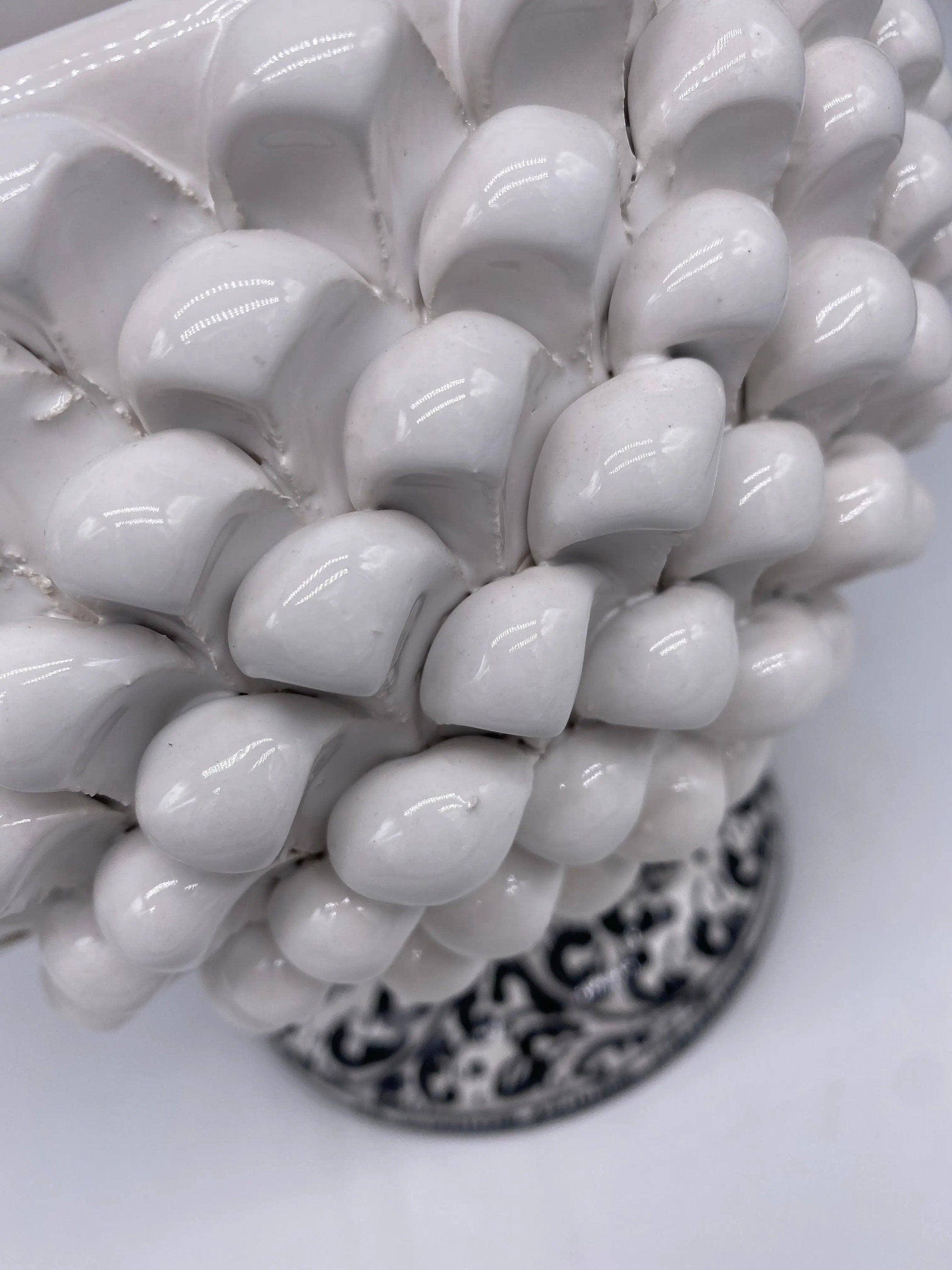 Portavaso Mezza Pigna Ceramica Caltagirone cm H.20 L.20 Artigianale Bianco Base Decorata DD CERAMICHE SICILIANE