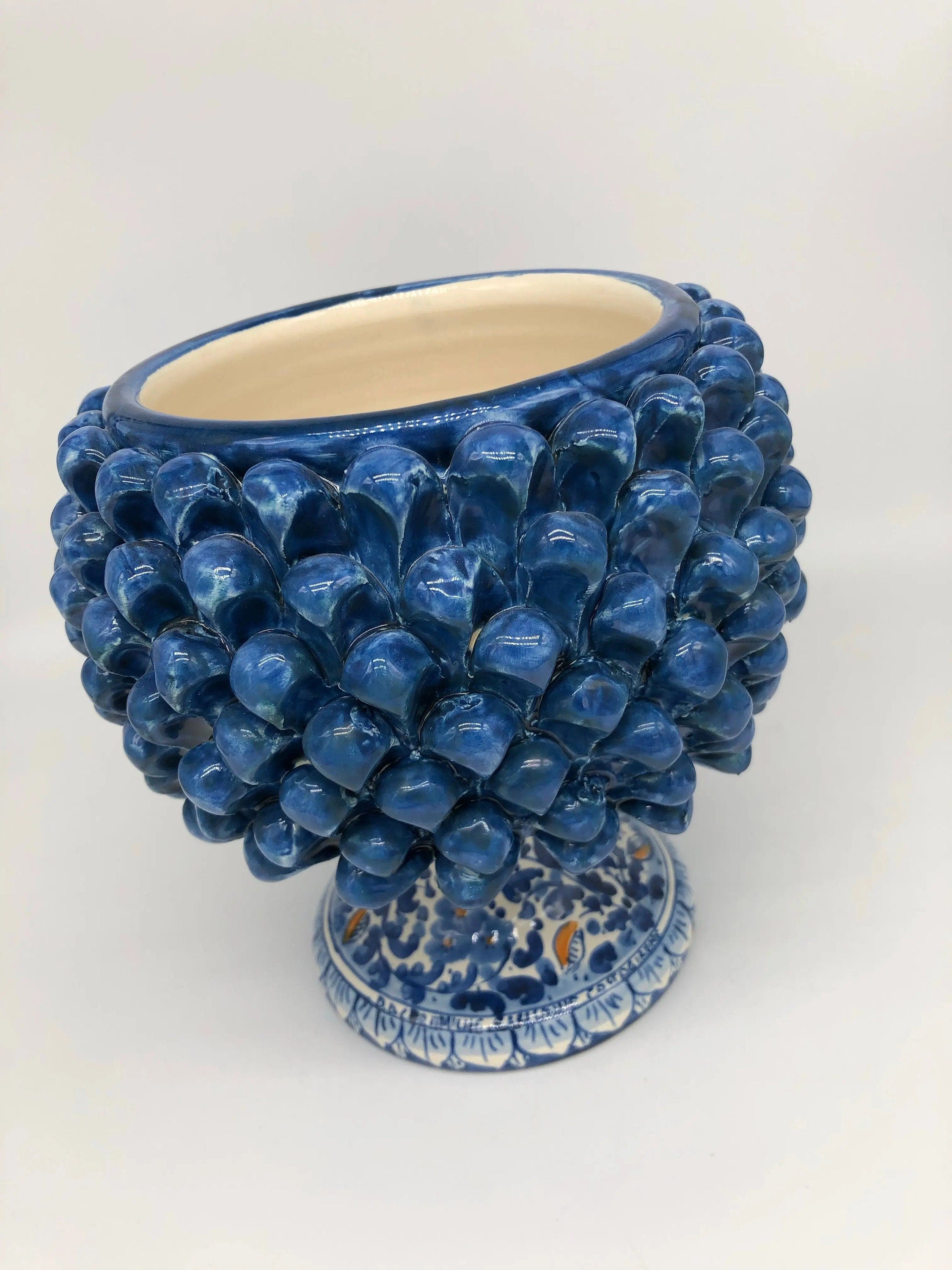 Portavaso Mezza Pigna Ceramica Caltagirone cm H.20 L.20 Artigianale Blu Antico Base Decorata DD CERAMICHE SICILIANE