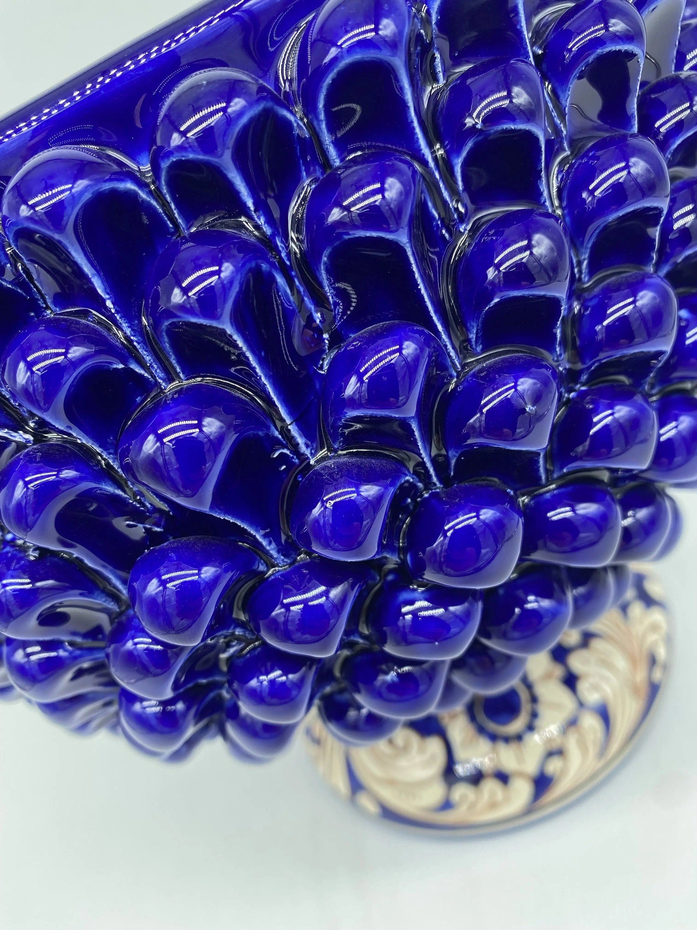 Portavaso Mezza Pigna Ceramica Caltagirone cm H.20 L.20 Artigianale Blu Base Decorata DD CERAMICHE SICILIANE