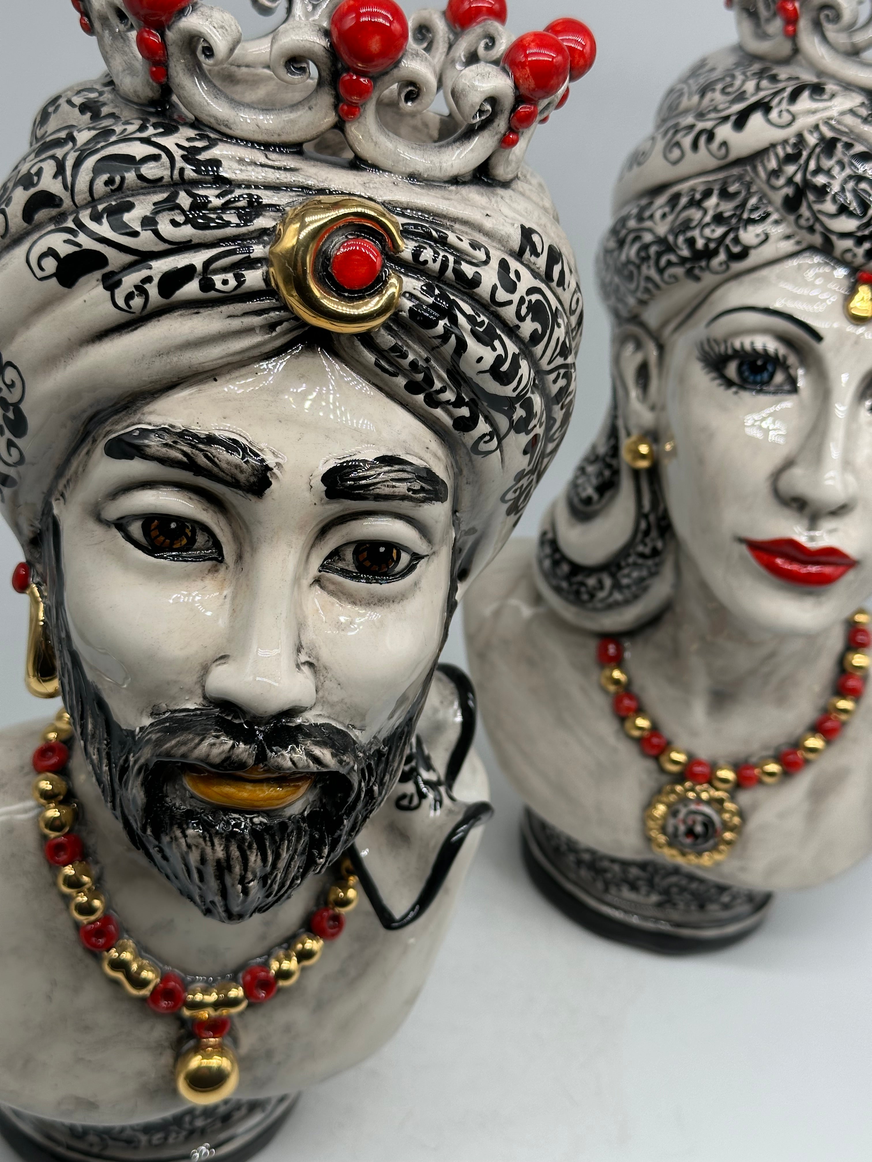 Mezzobusto Ceramica Caltagirone cm H.36 L.22 Artigianale Decoro ‘600 Nero Rosso Oro - TESTE DI MORO