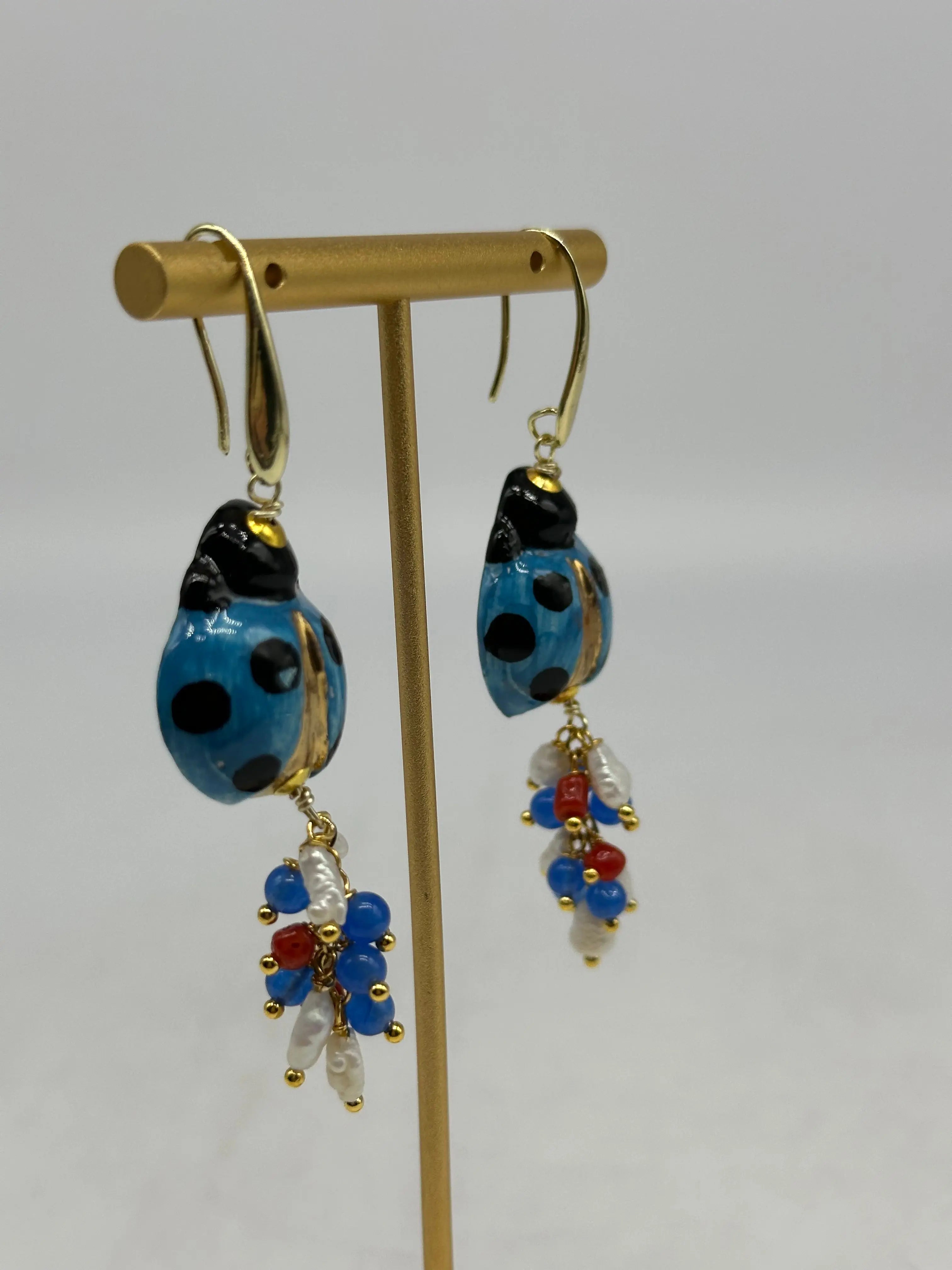 Orecchini Artigianali Coccinella Celeste Portafortuna in Ceramica di Caltagirone DD CERAMICHE SICILIANE