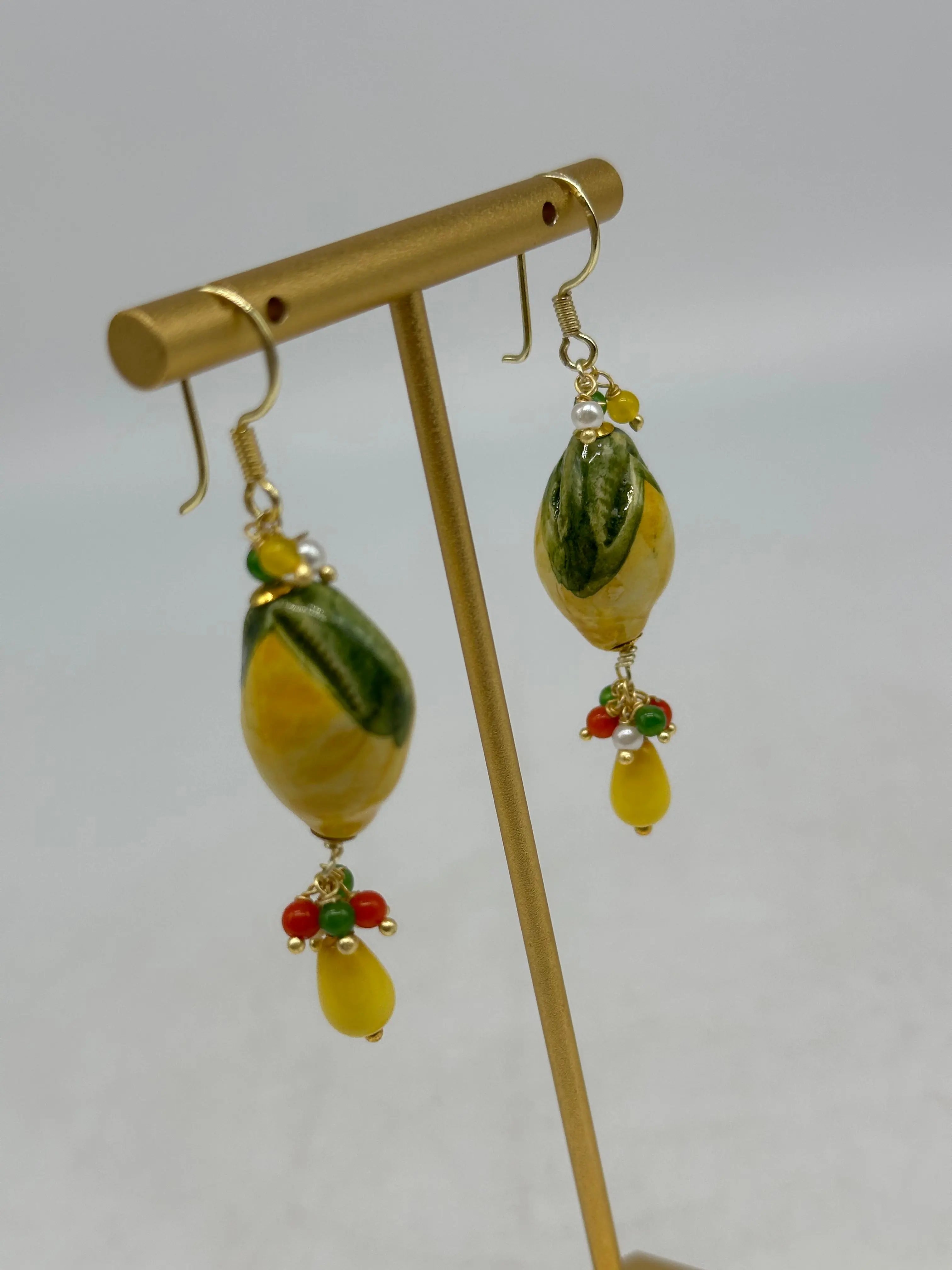 Orecchini Artigianali Limoni in Ceramica di Caltagirone, pietre e corallo V.3 DD CERAMICHE SICILIANE