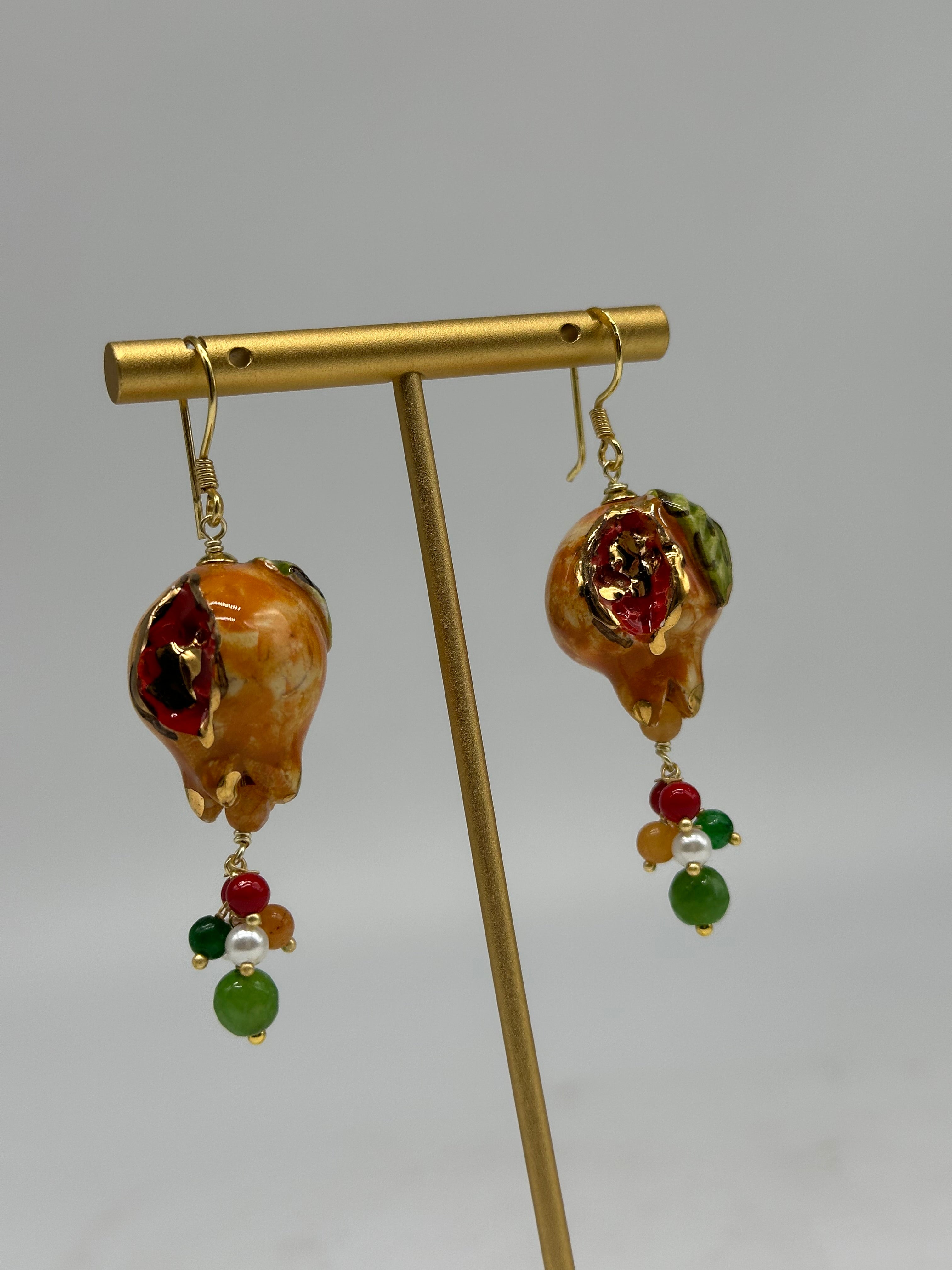 Orecchini Artigianali Melograni in Ceramica di Caltagirone pietre e corallo - ORECCHINI