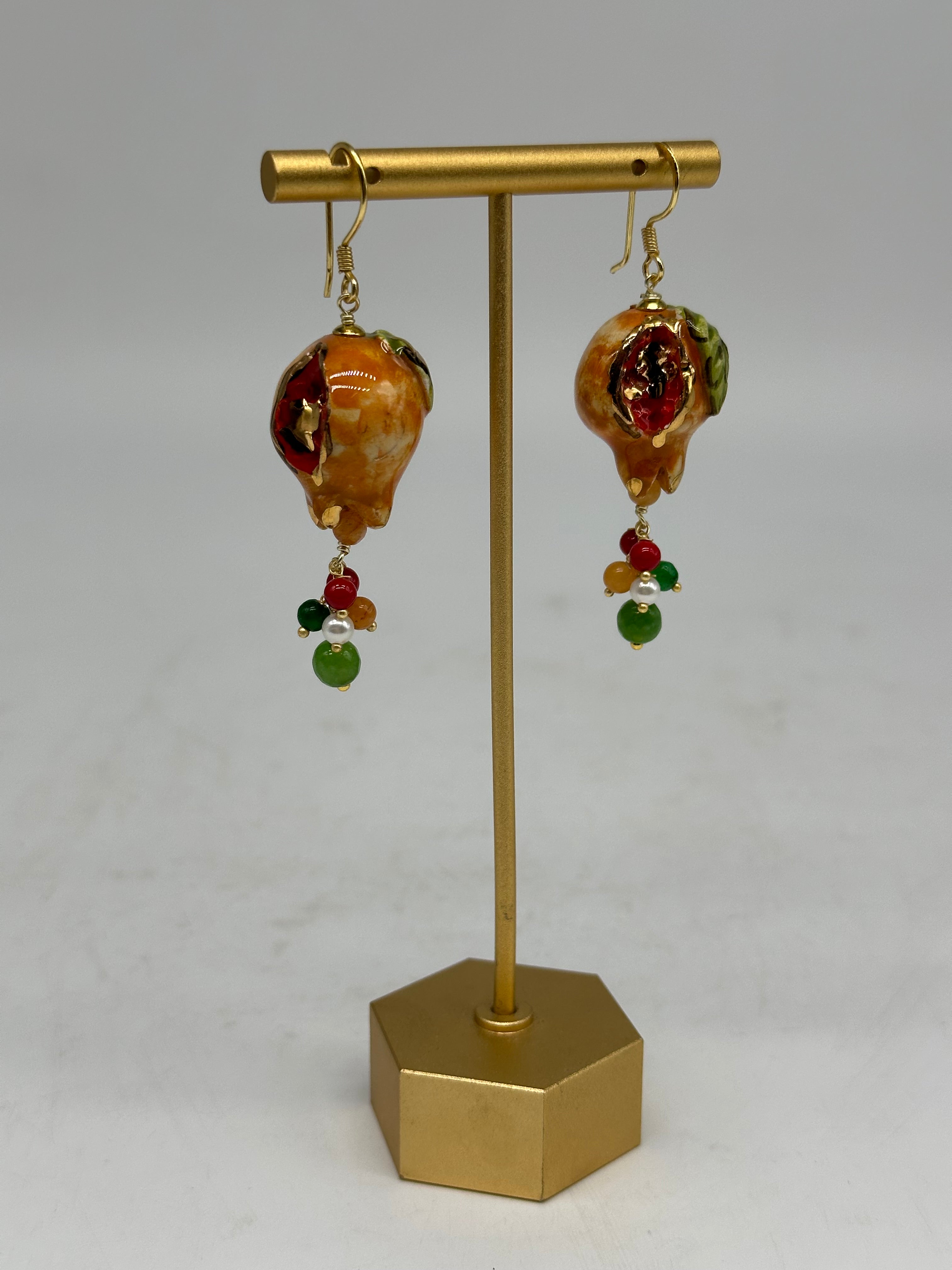 Orecchini Artigianali Melograni in Ceramica di Caltagirone pietre e corallo - ORECCHINI