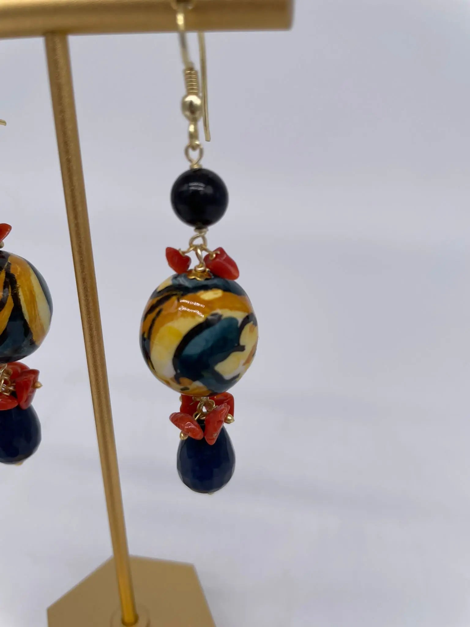 Orecchini Artigianali Sfere di Natale Blu in Ceramica di Caltagirone, pietre e corallo - DD CERAMICHE SICILIANE