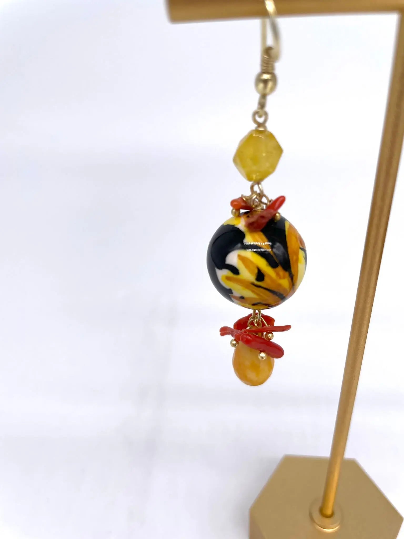 Orecchini Artigianali Sfere di Natale Nero in Ceramica di Caltagirone, pietre e corallo - DD CERAMICHE SICILIANE