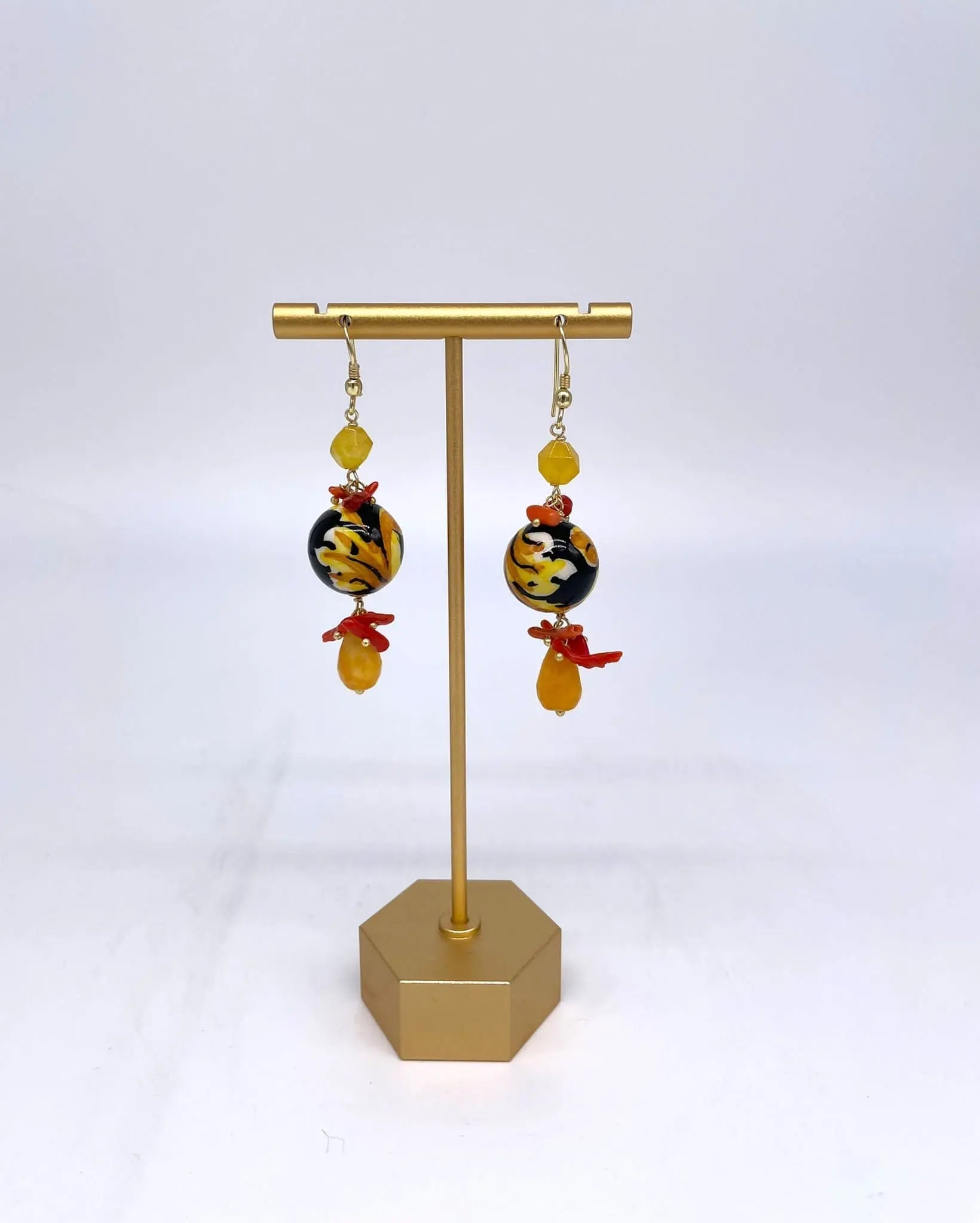 Orecchini Artigianali Sfere di Natale Nero in Ceramica di Caltagirone, pietre e corallo - DD CERAMICHE SICILIANE