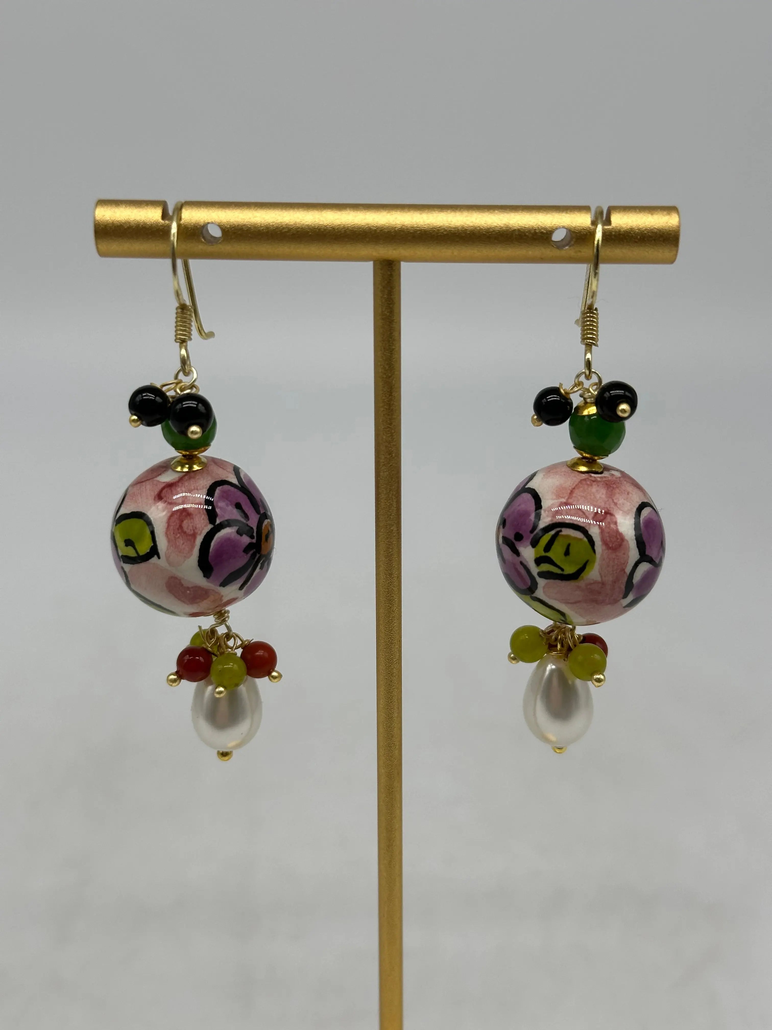 Orecchini Artigianali Sfere di Natale Rosa in Ceramica di Caltagirone, pietre e corallo DD CERAMICHE SICILIANE