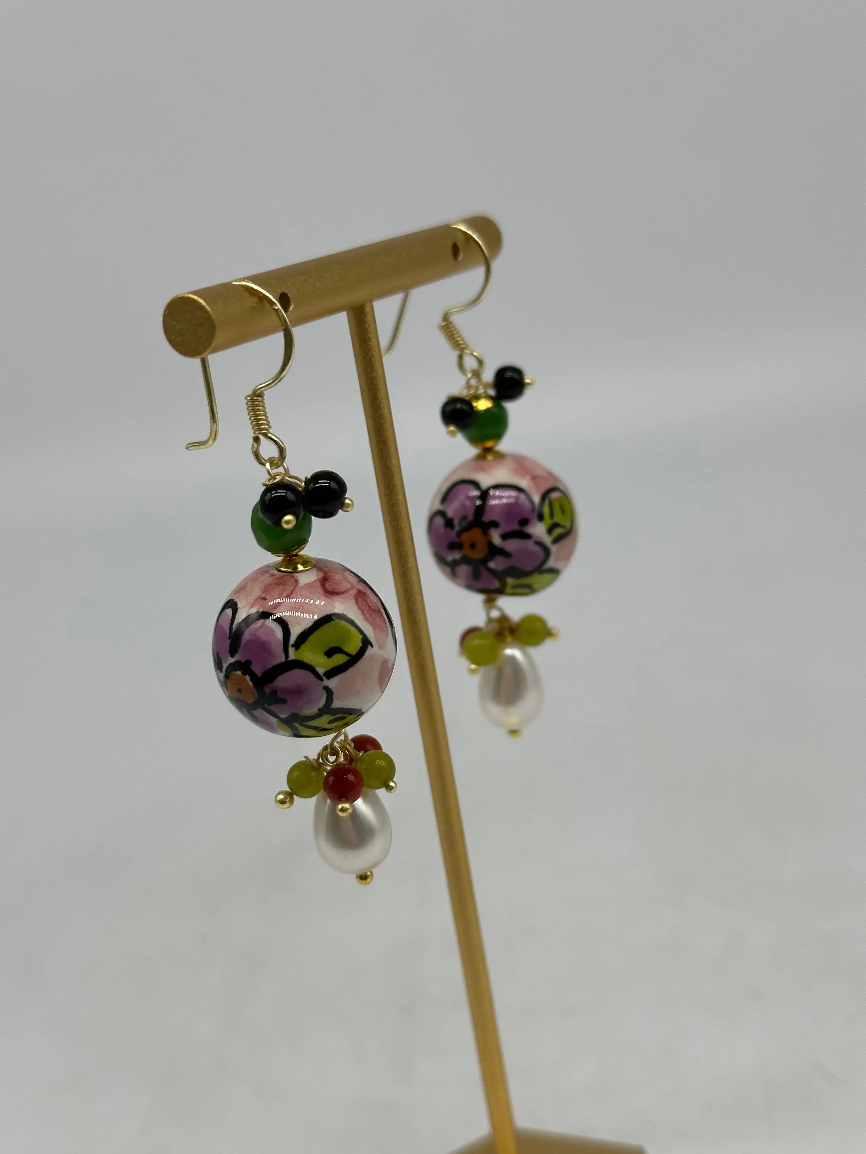 Orecchini Artigianali Sfere di Natale Rosa in Ceramica di Caltagirone, pietre e corallo DD CERAMICHE SICILIANE