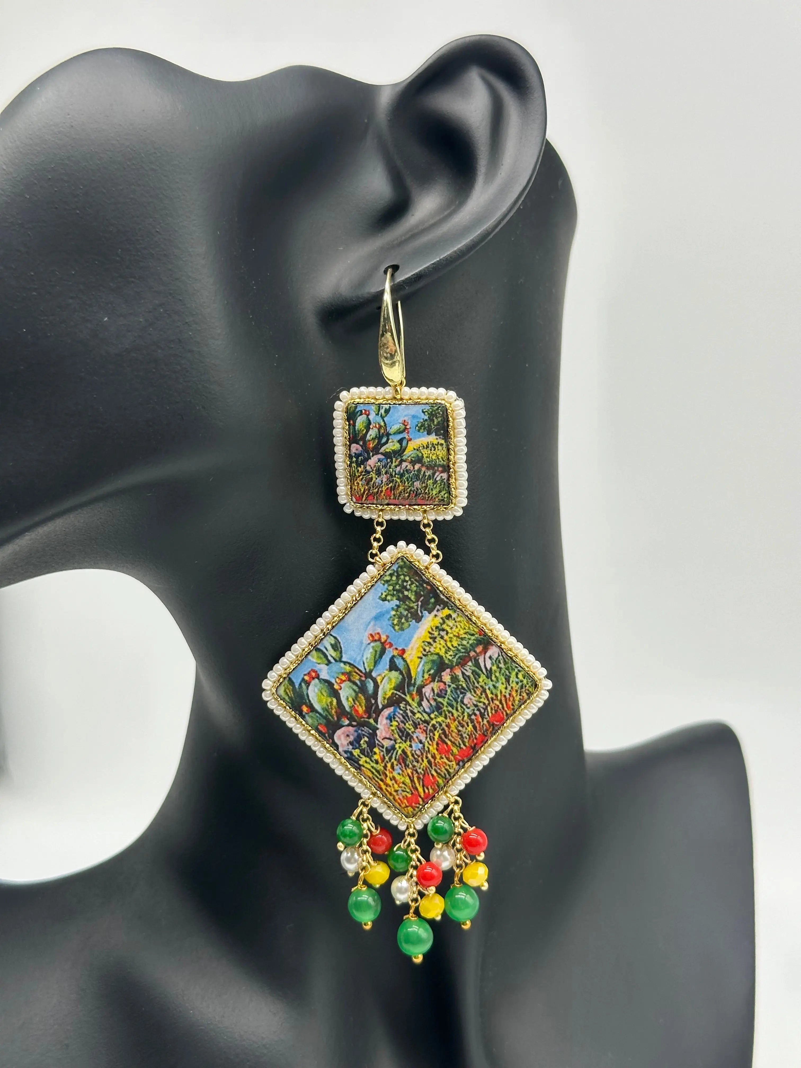 Orecchini Piastrella Ceramica di Caltagirone, cornice bianca, pietre, perle V.3 DD CERAMICHE SICILIANE