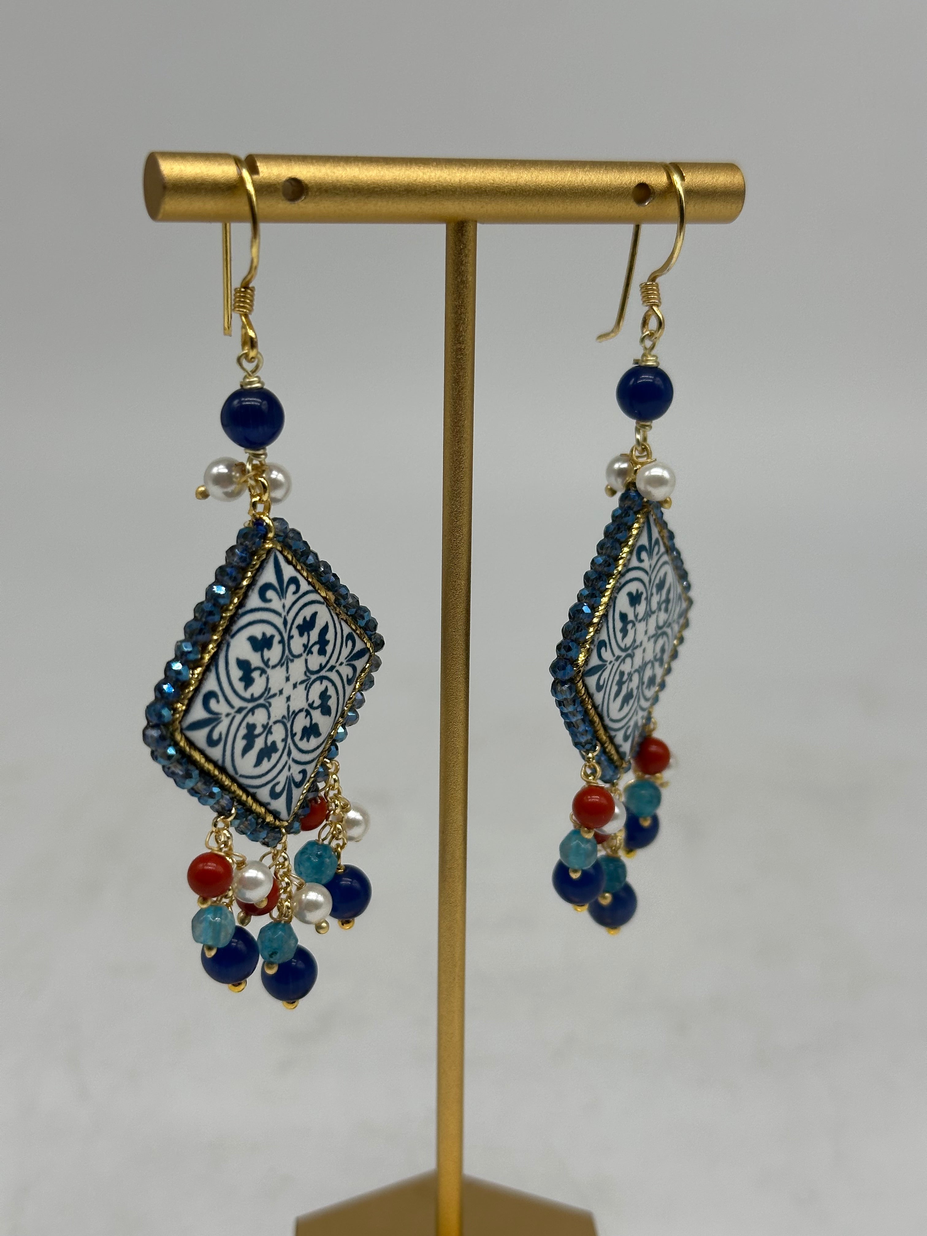 Orecchini Piastrella Ceramica di Caltagirone cornice blu pietre perle V.9 - ORECCHINI