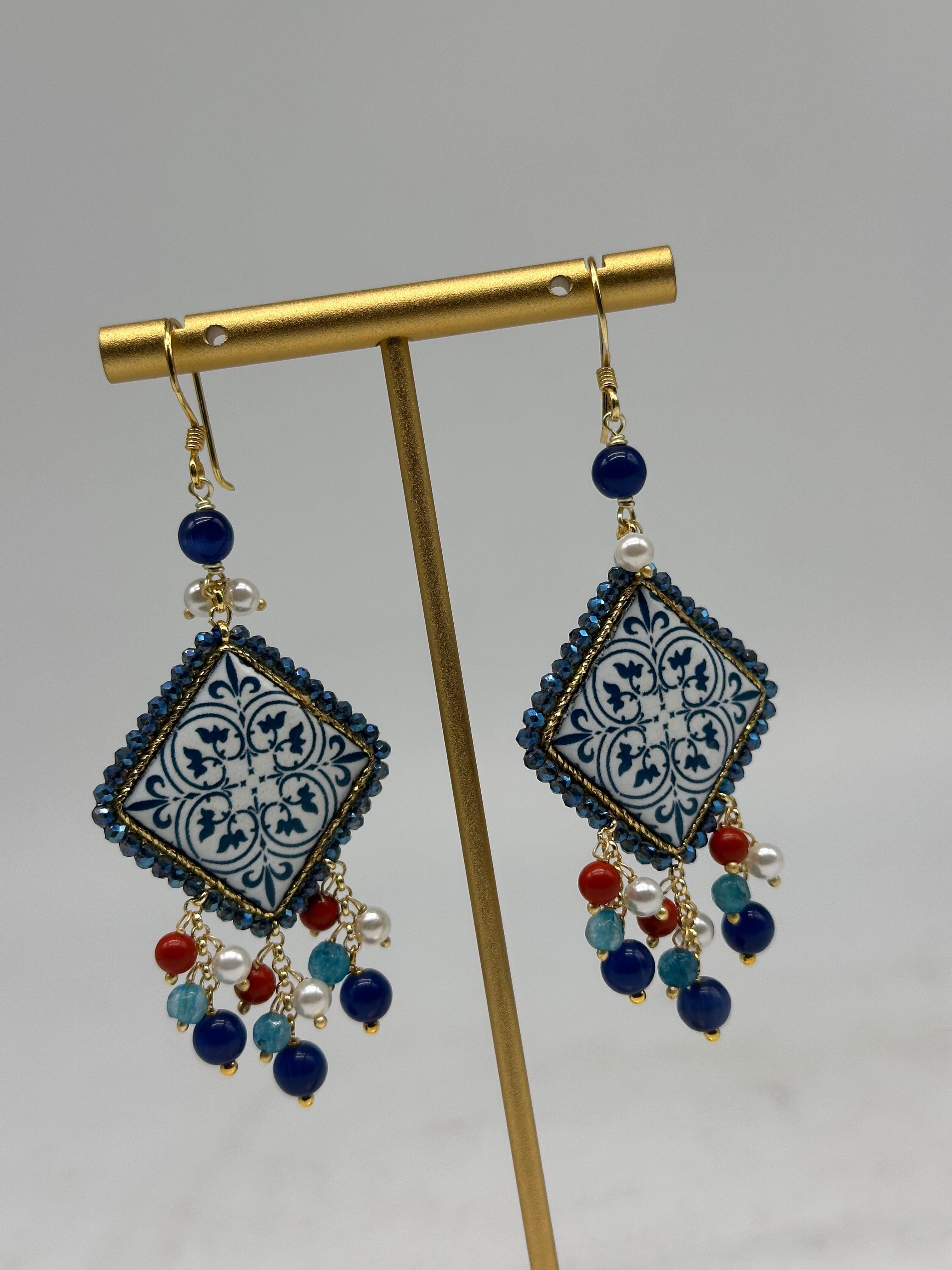 Orecchini Piastrella Ceramica di Caltagirone cornice blu pietre perle V.9 - ORECCHINI