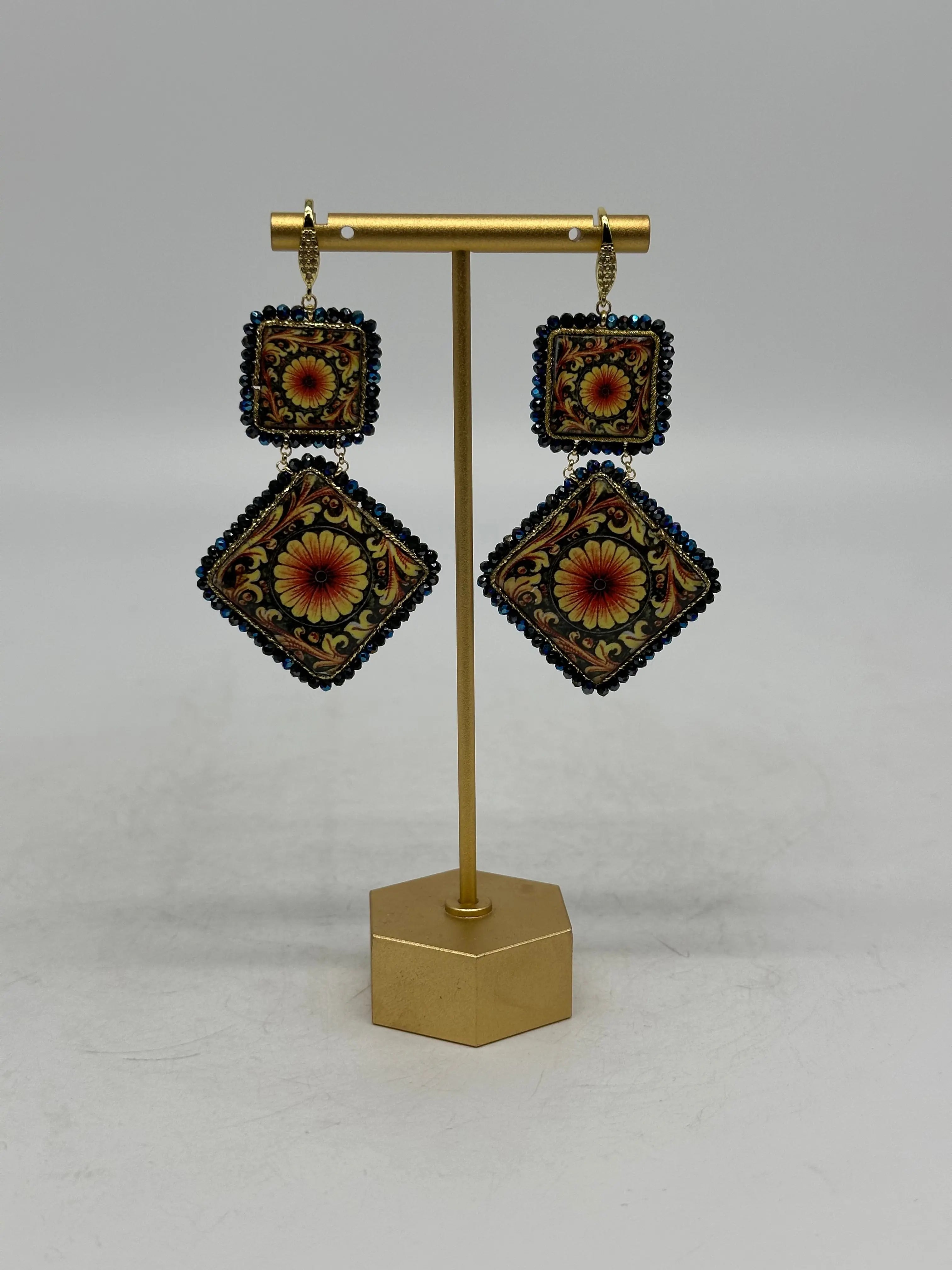 Orecchini Piastrella Ceramica di Caltagirone, cornice blu, pietre, perle V.6 DD CERAMICHE SICILIANE