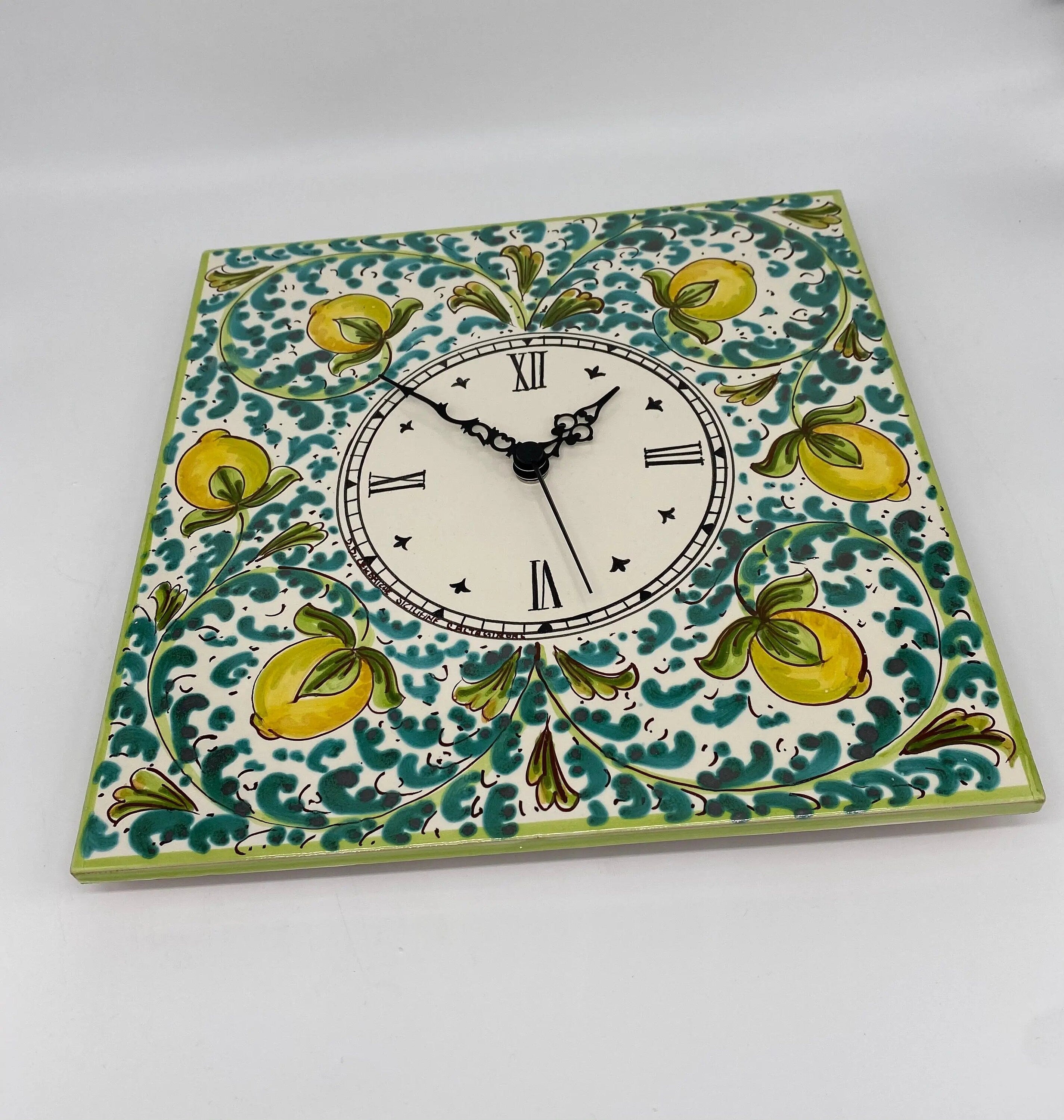 Orologio da Parete Ceramica Caltagirone Quadrato dipinto a mano Lato 30cm Decoro n.1 DD CERAMICHE SICILIANE