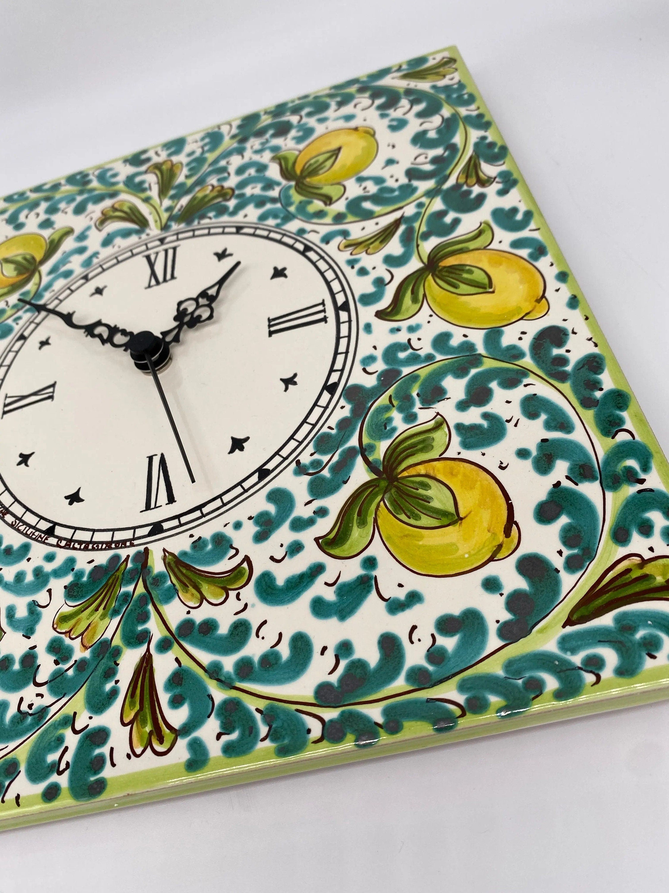 Orologio da Parete Ceramica Caltagirone Quadrato dipinto a mano Lato 30cm Decoro n.1 DD CERAMICHE SICILIANE