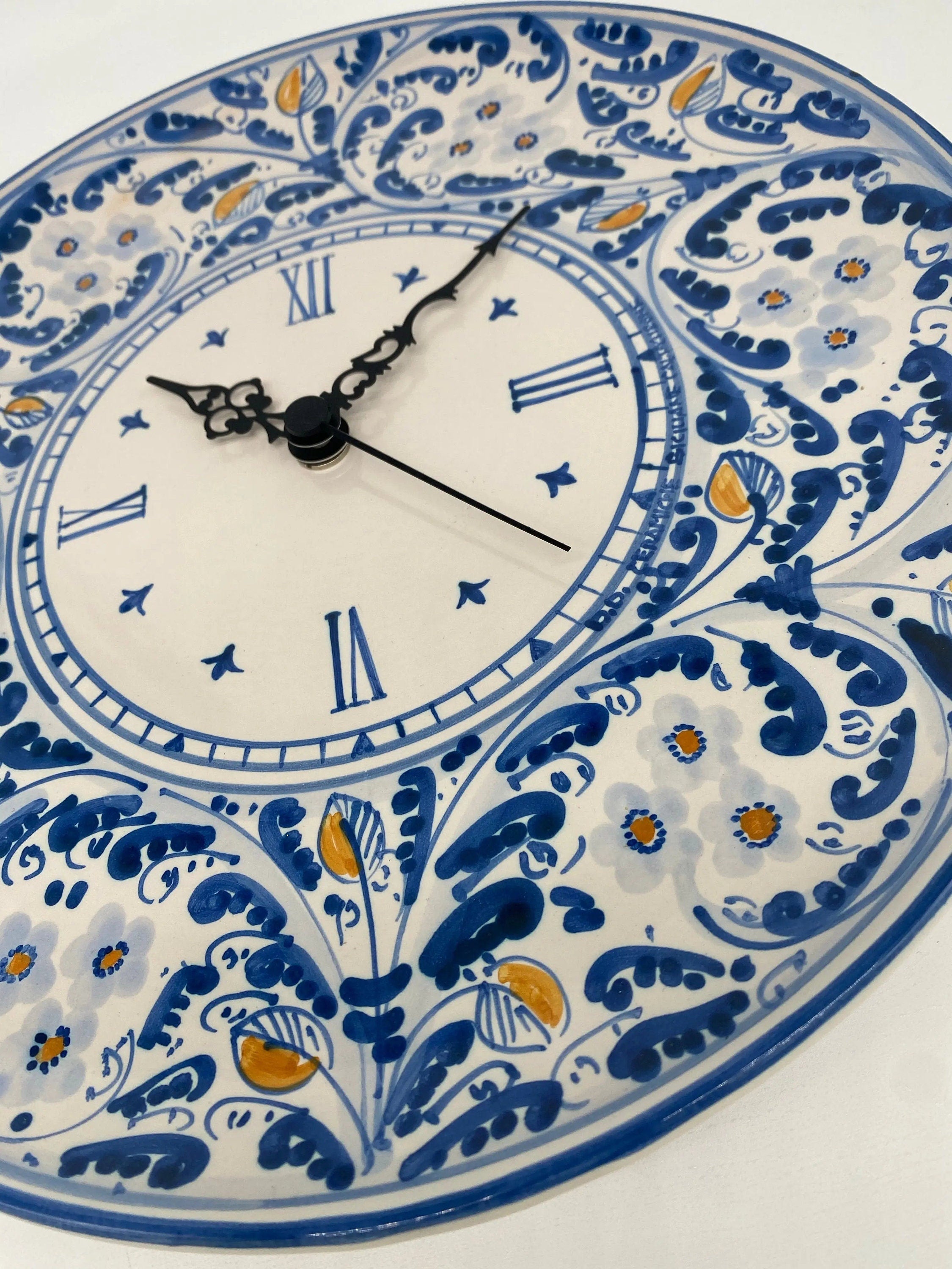 Orologio da Parete Ceramica Caltagirone Rotondo dipinto a mano cm D.30 Decoro n.2 DD CERAMICHE SICILIANE