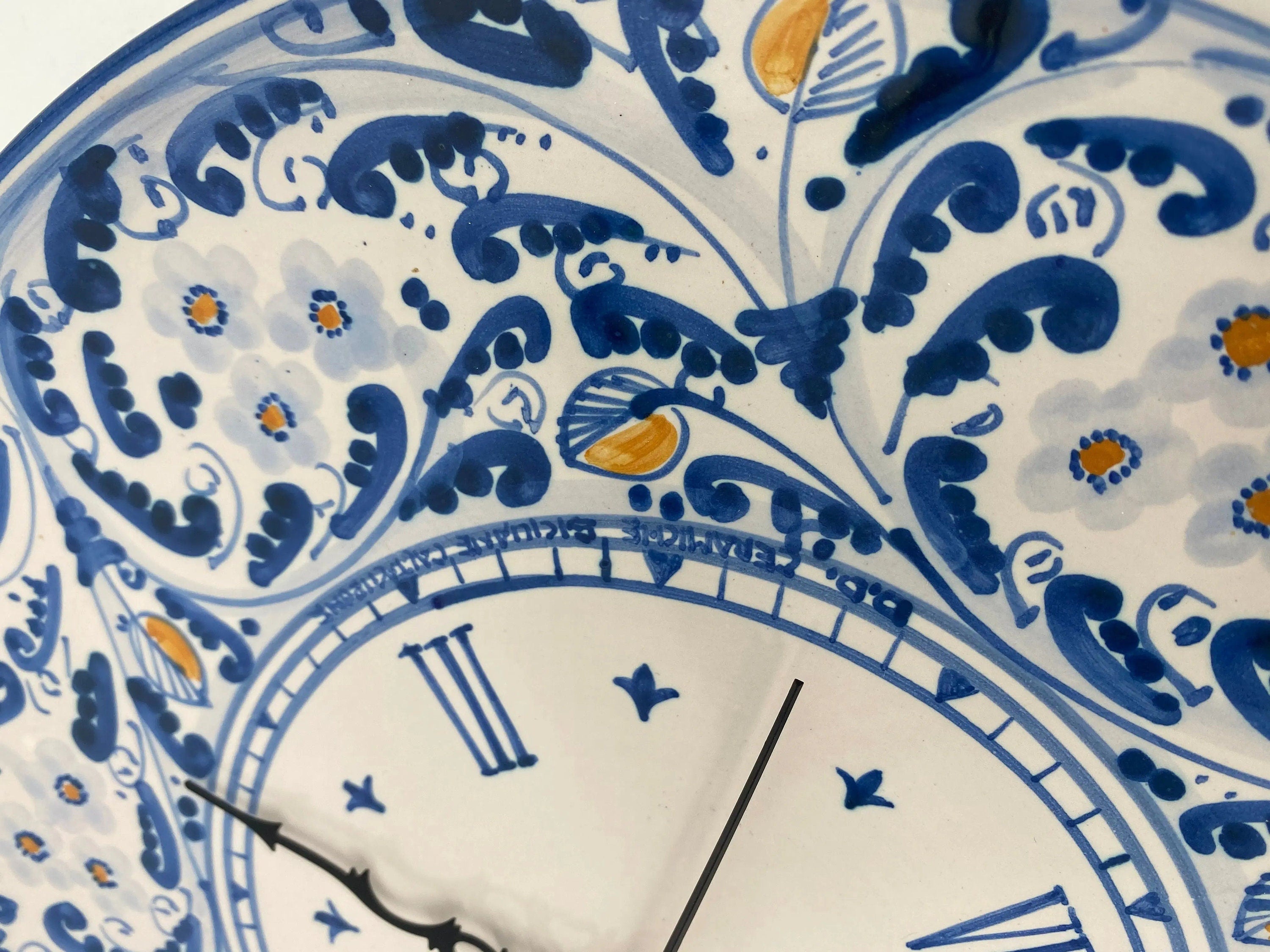 Orologio da Parete Ceramica Caltagirone Rotondo dipinto a mano cm D.30 Decoro n.2 DD CERAMICHE SICILIANE