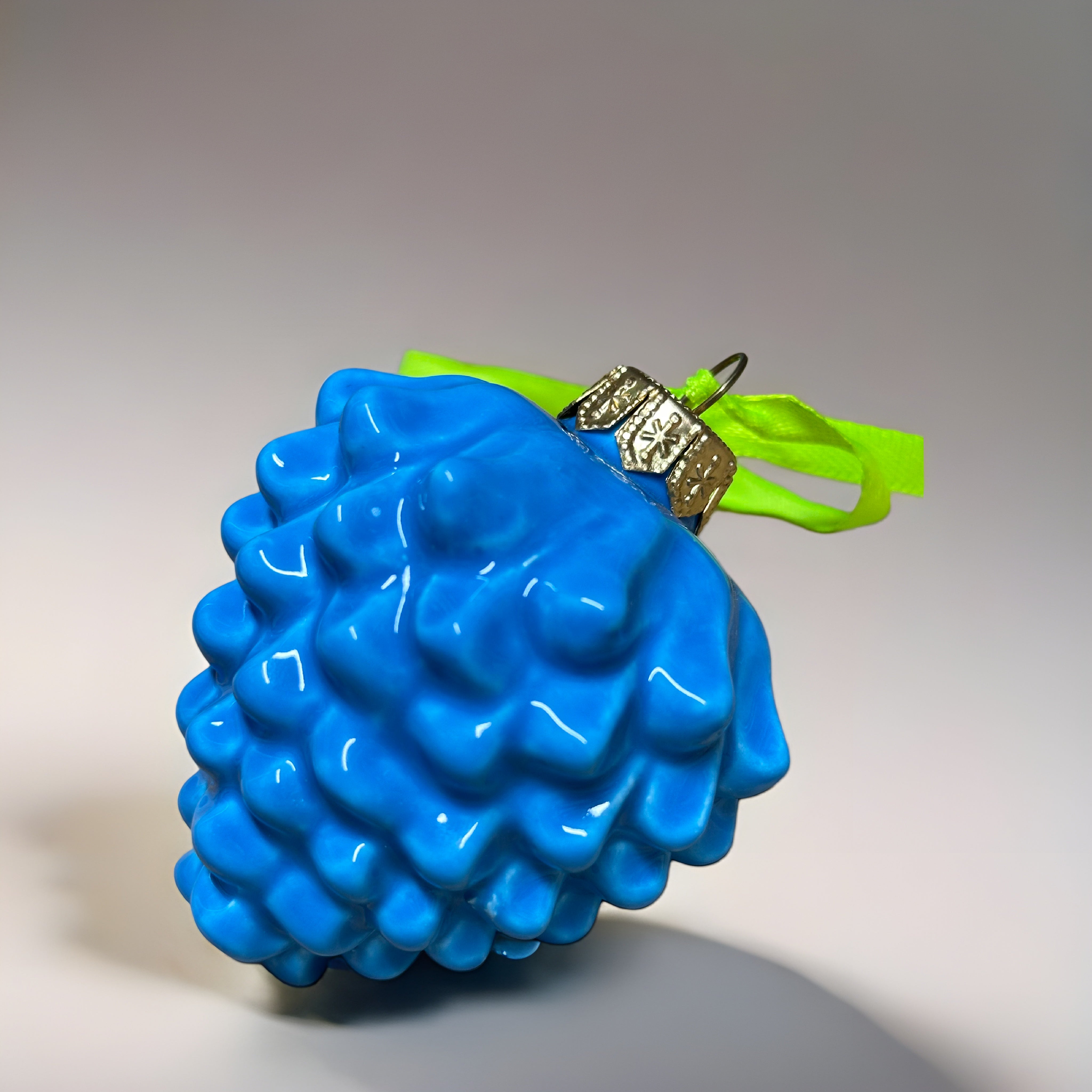 Pallina di Natale Pigna decorata a mano Ceramica di Caltagirone - Celeste - OGGETTISTICA