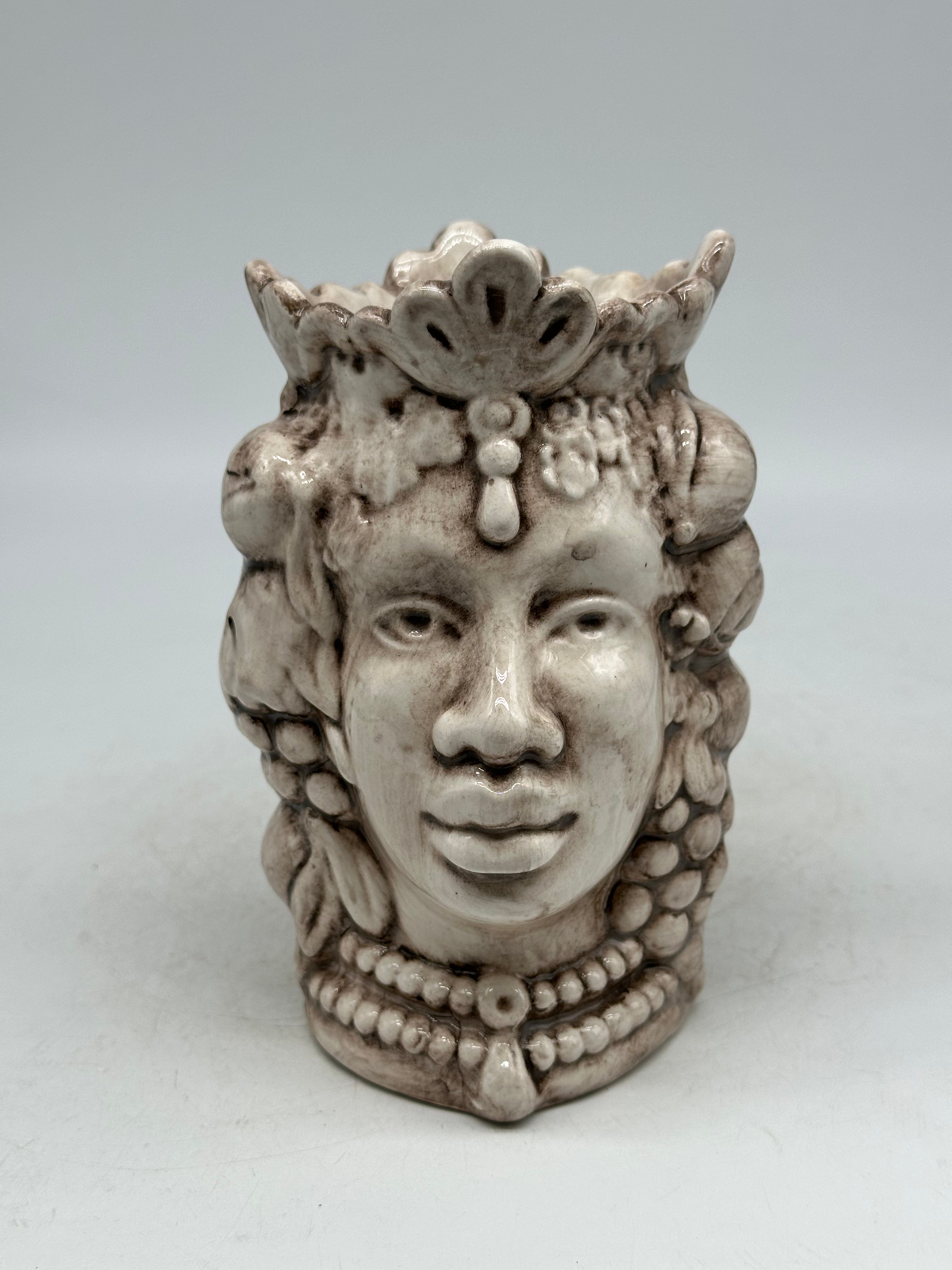 Pezzo con Difetto - Testa di Moro Afro Frutta Donna Ceramica Caltagirone cm H.18 L.12 Artigianale Ecru - TESTE DI MORO