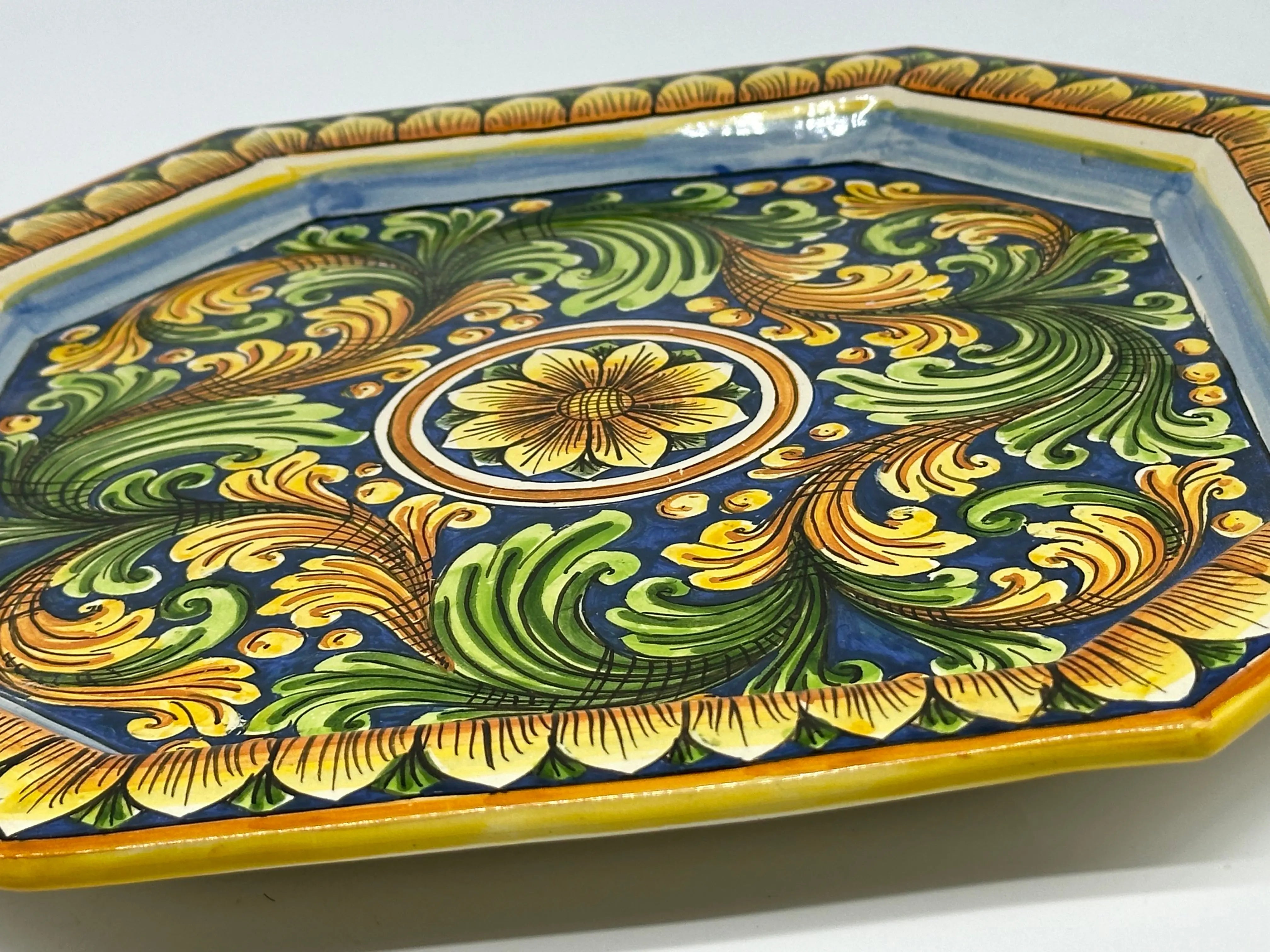 Piatto Decorativo Ottagonale dipinto a mano cm 32 Decoro n.2 DD CERAMICHE SICILIANE