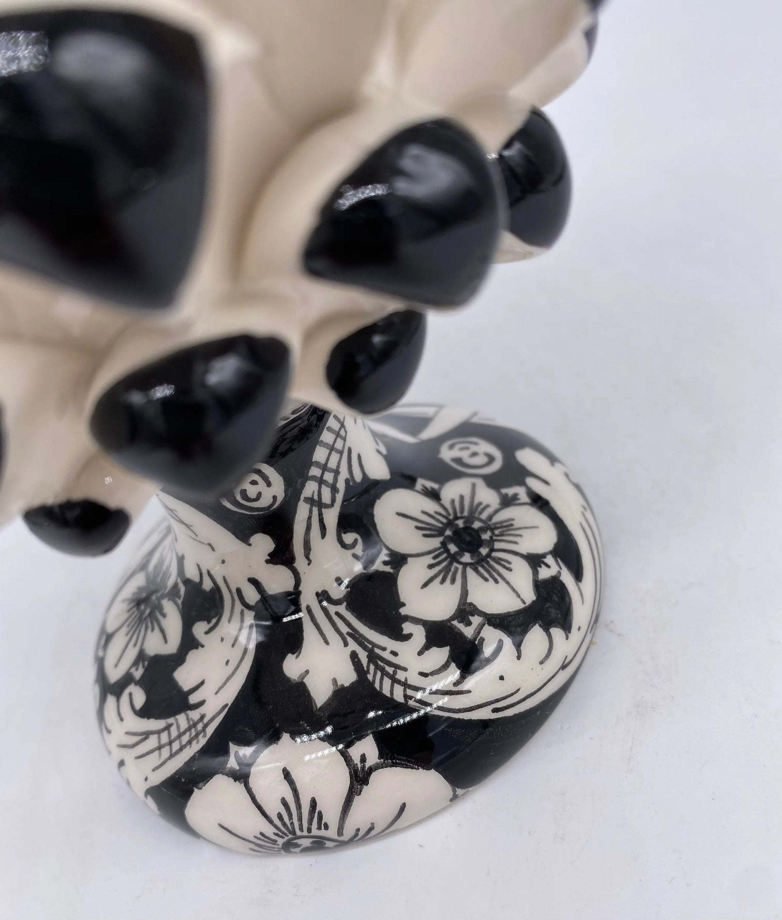 Pigna Ceramica Caltagirone cm H.20 Artigianale Base Decorata Punte Nero DD CERAMICHE SICILIANE