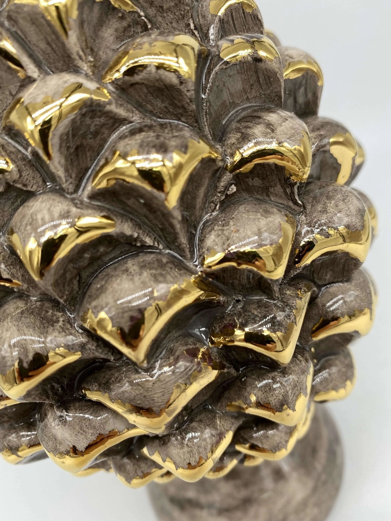 Pigna Ceramica Caltagirone cm H.20 Artigianale Écru Oro Linea Luis - DD CERAMICHE SICILIANE
