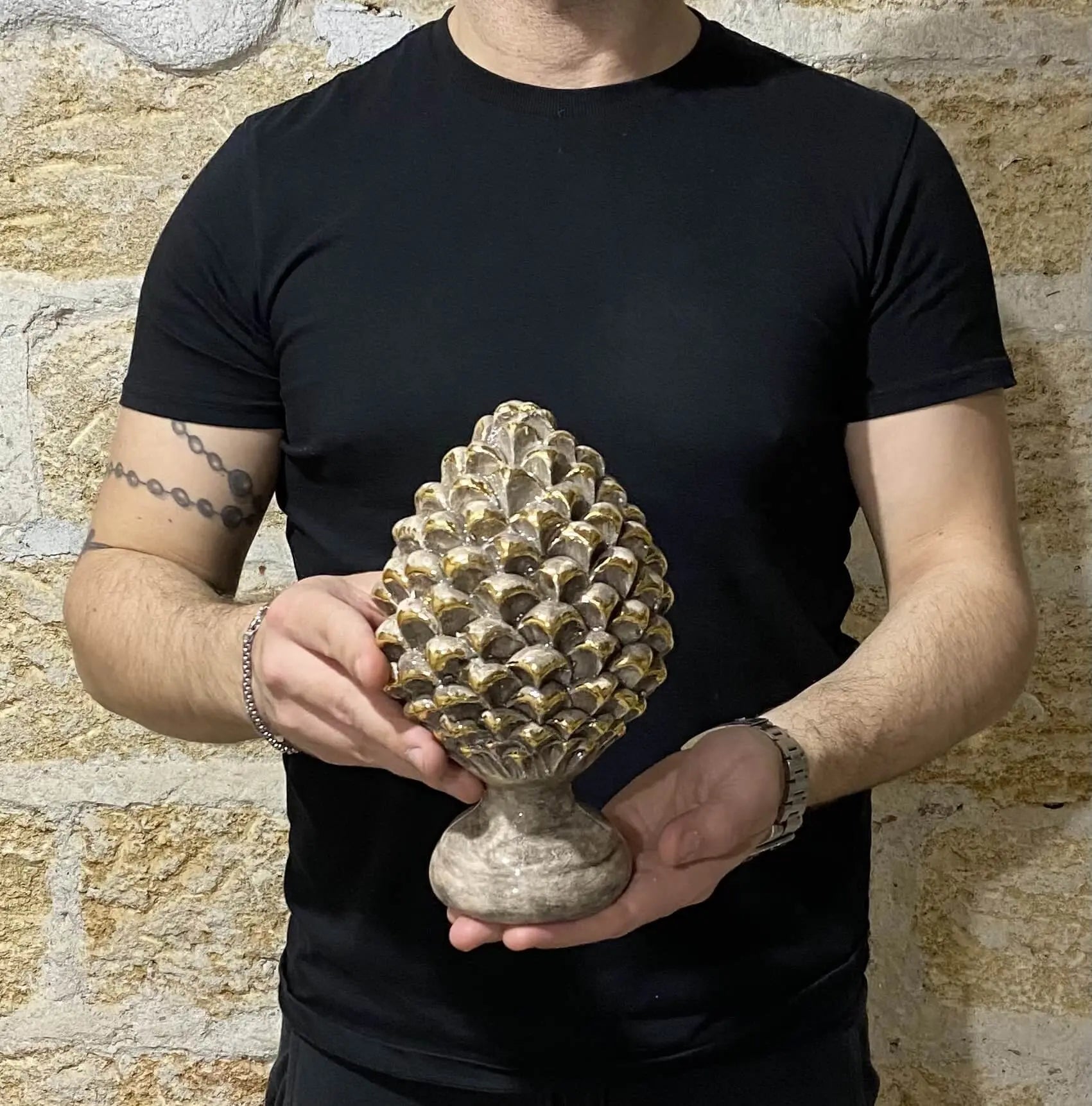 Pigna Ceramica Caltagirone cm H.20 Artigianale Écru Oro Linea Luis - DD CERAMICHE SICILIANE