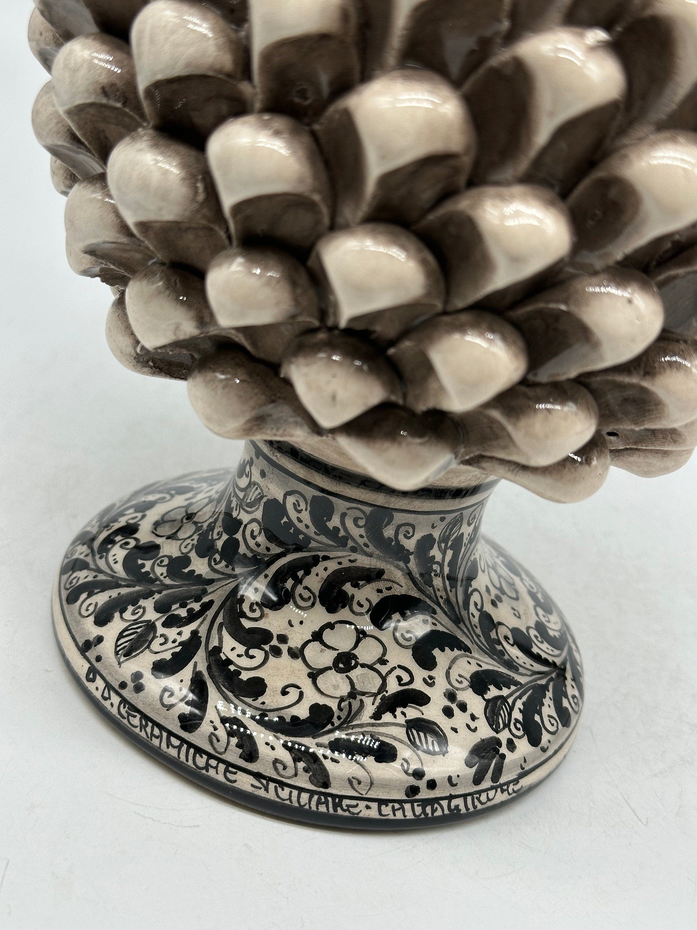 Pigna Ceramica Caltagirone cm H.25 Artigianale Beige Base Decorata