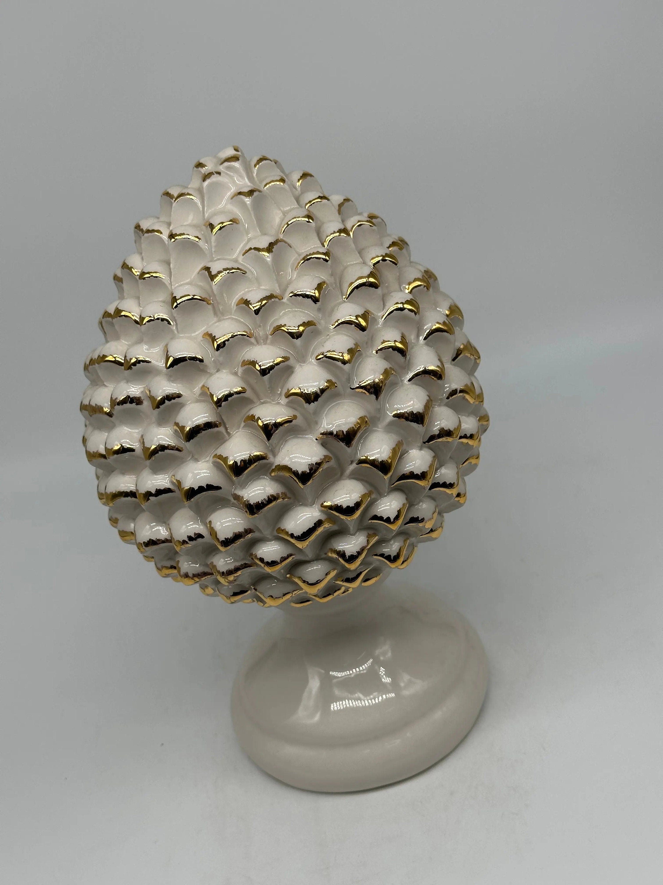 Pigna Ceramica Caltagirone cm H.28 L.17 Artigianale Bianco Oro Linea Luis DD CERAMICHE SICILIANE