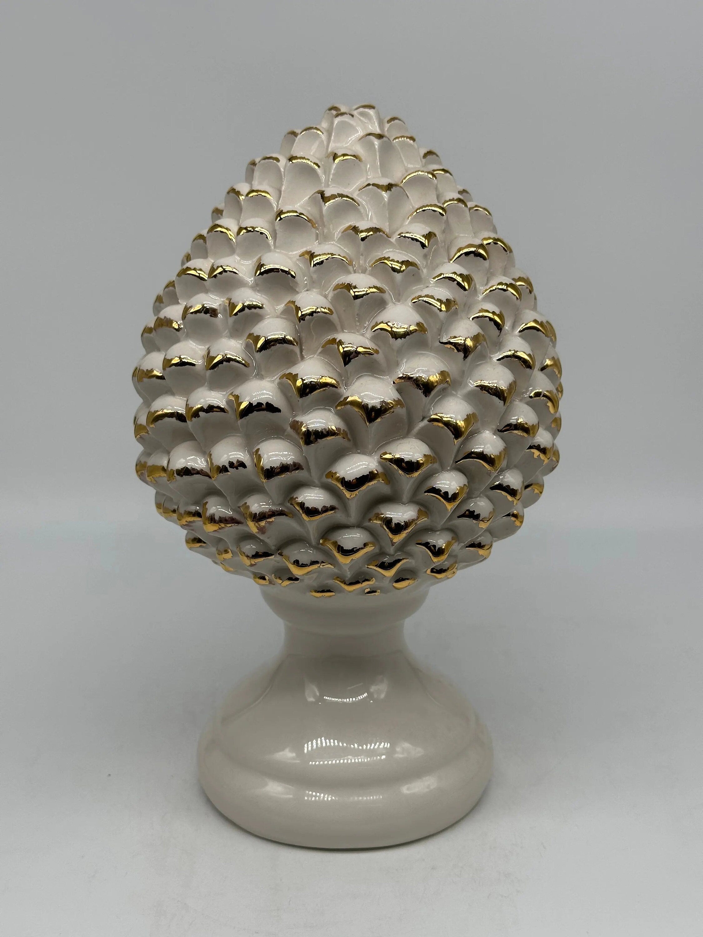 Pigna Ceramica Caltagirone cm H.28 L.17 Artigianale Bianco Oro Linea Luis DD CERAMICHE SICILIANE