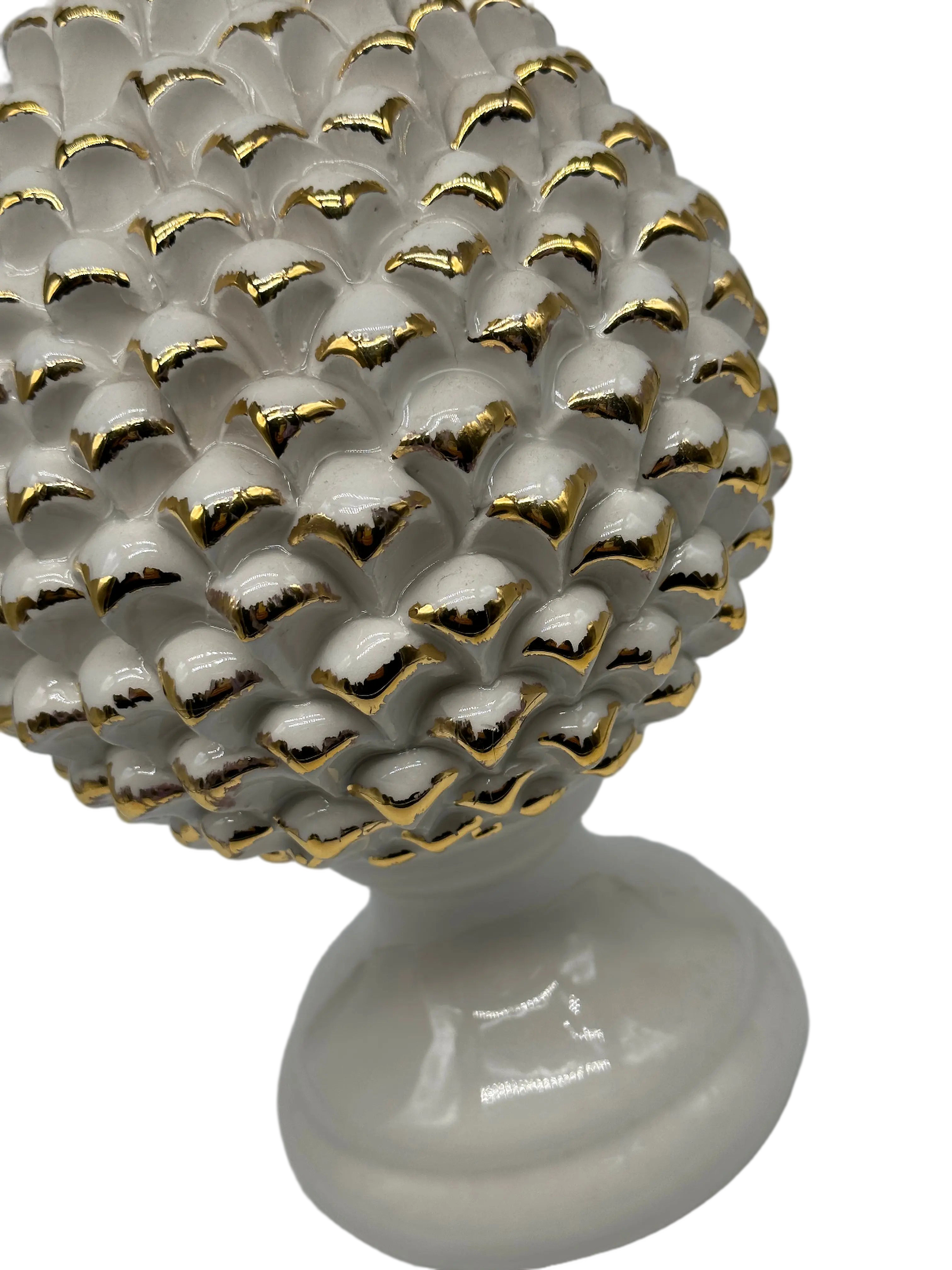 Pigna Ceramica Caltagirone cm H.28 L.17 Artigianale Bianco Oro Linea Luis DD CERAMICHE SICILIANE