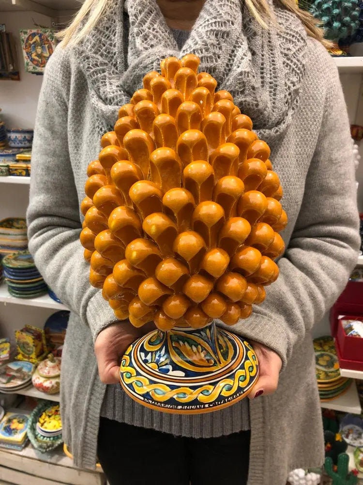 Pigna Ceramica Caltagirone cm H.30 Artigianale Giallo Ocra Base Decorata DD CERAMICHE SICILIANE