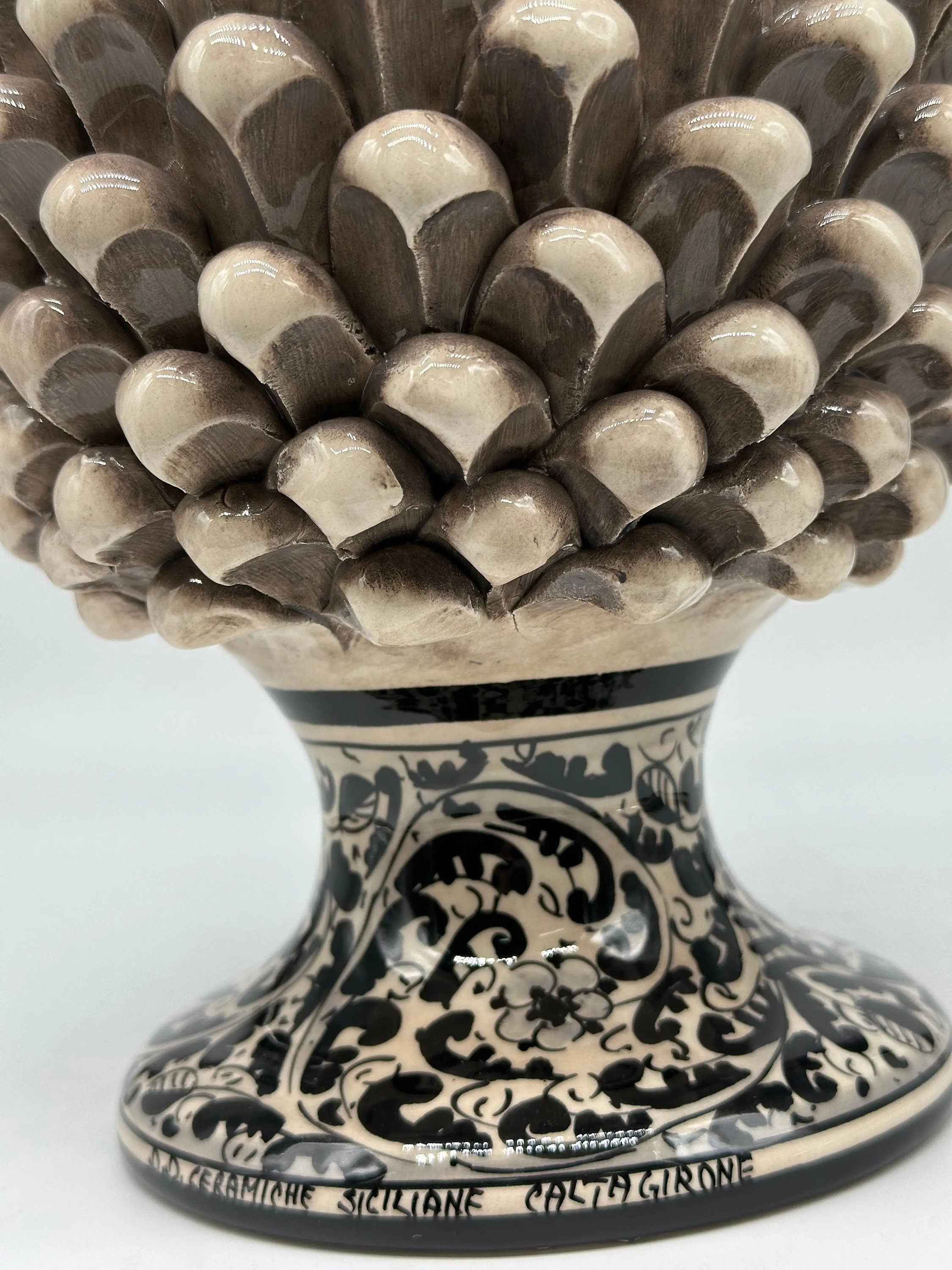 Pigna Ceramica Caltagirone cm H.40 Artigianale Beige con Base Decorata Nero DD CERAMICHE SICILIANE
