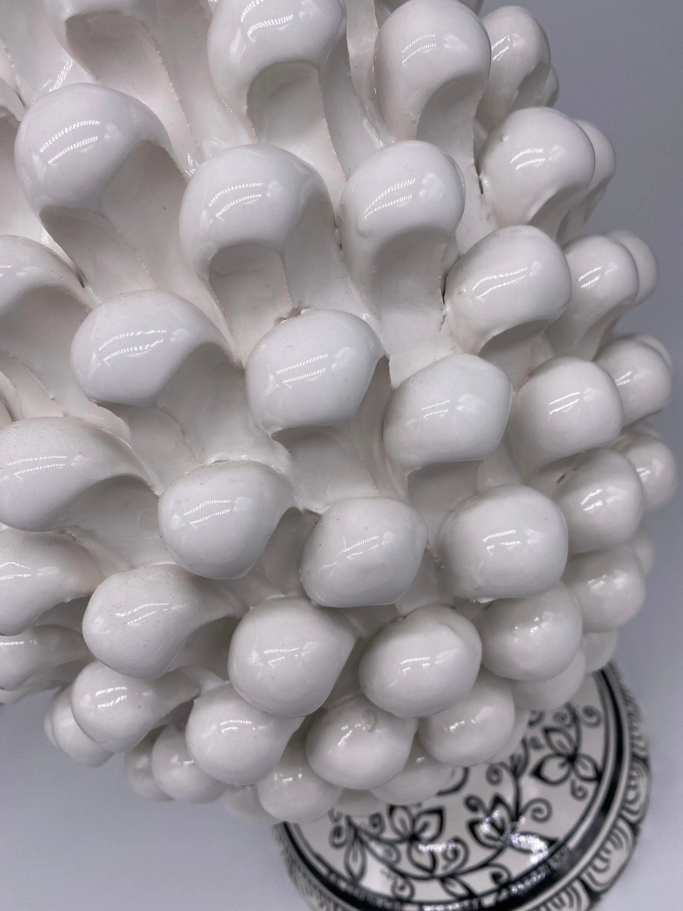 Pigna Ceramica Caltagirone cm H.40 Artigianale Bianco con Base Decorata Nero DD CERAMICHE SICILIANE