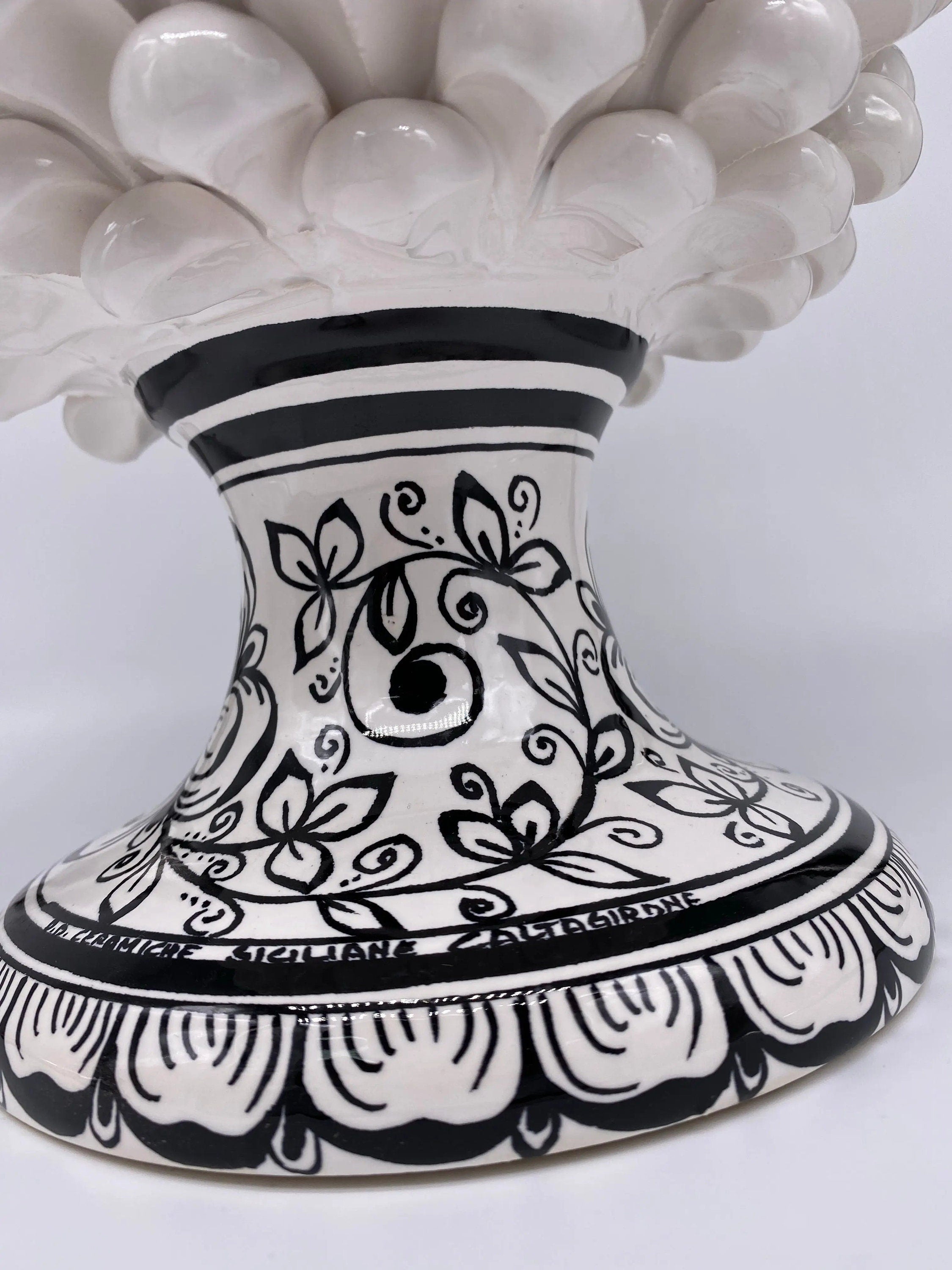 Pigna Ceramica Caltagirone cm H.40 Artigianale Bianco con Base Decorata Nero DD CERAMICHE SICILIANE