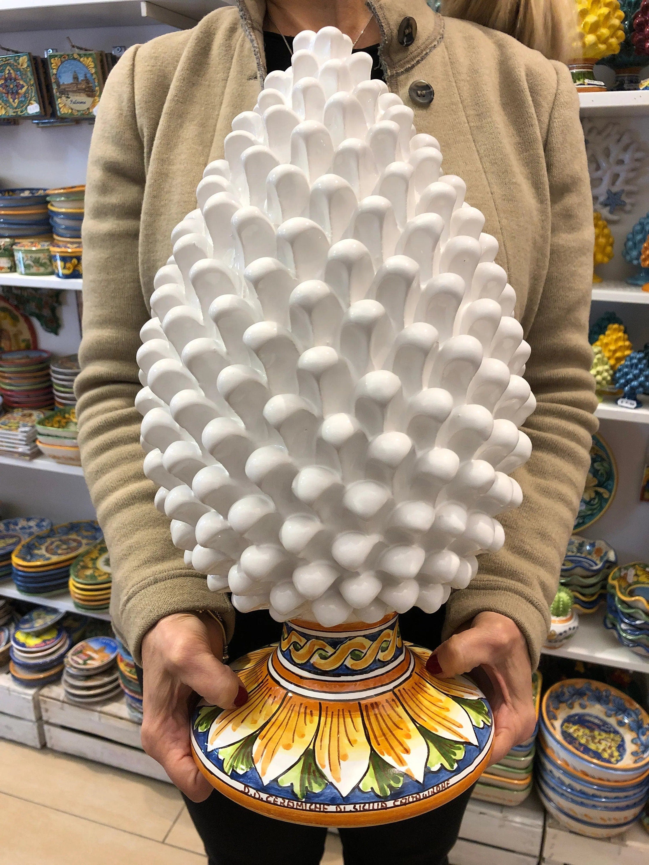 Pigna Ceramica Caltagirone cm H.40 Artigianale Bianco con Base Decorata DD CERAMICHE SICILIANE