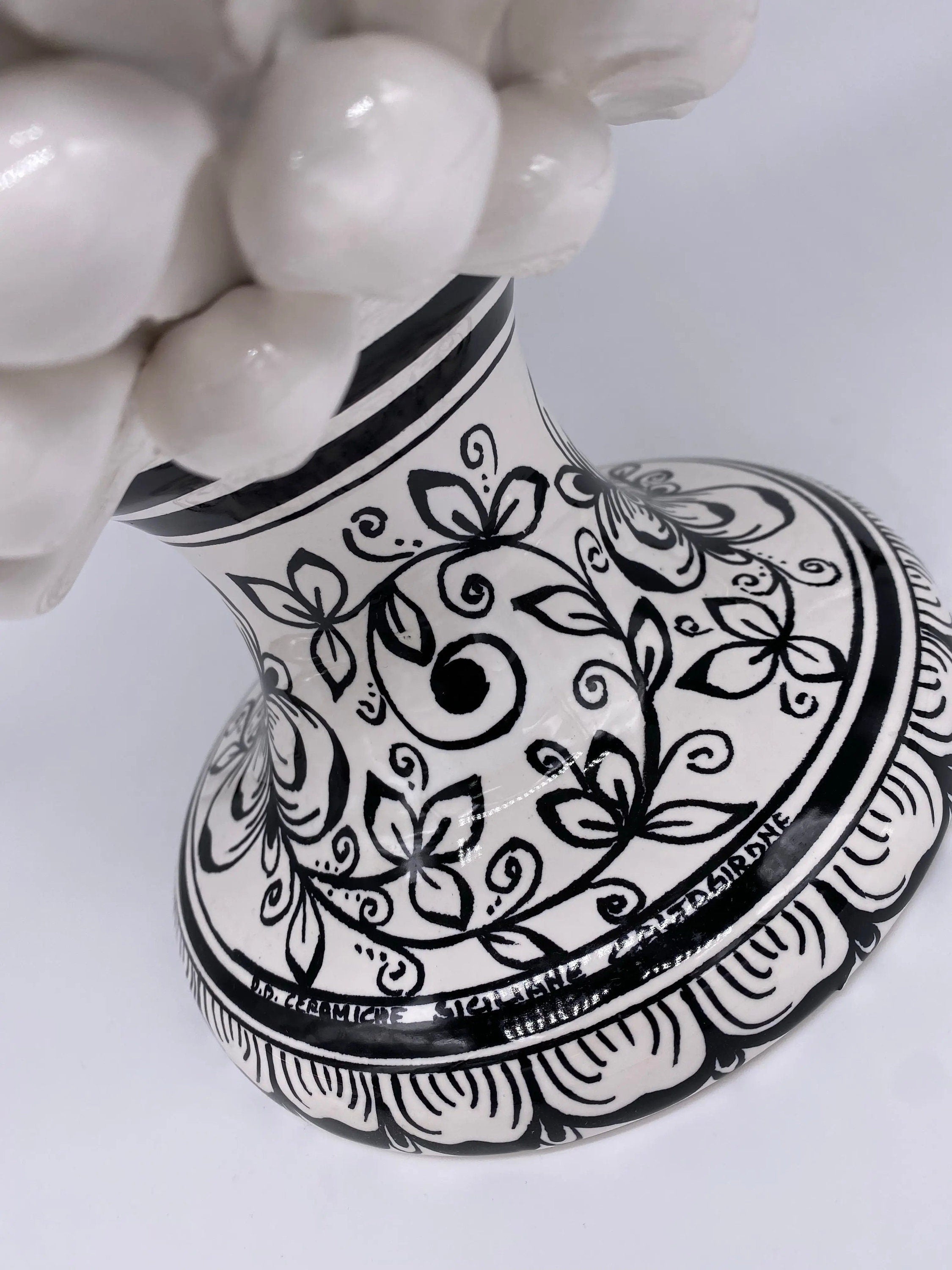 Pigna Ceramica Caltagirone cm H.40 Artigianale Bianco con Base Decorata Nero DD CERAMICHE SICILIANE