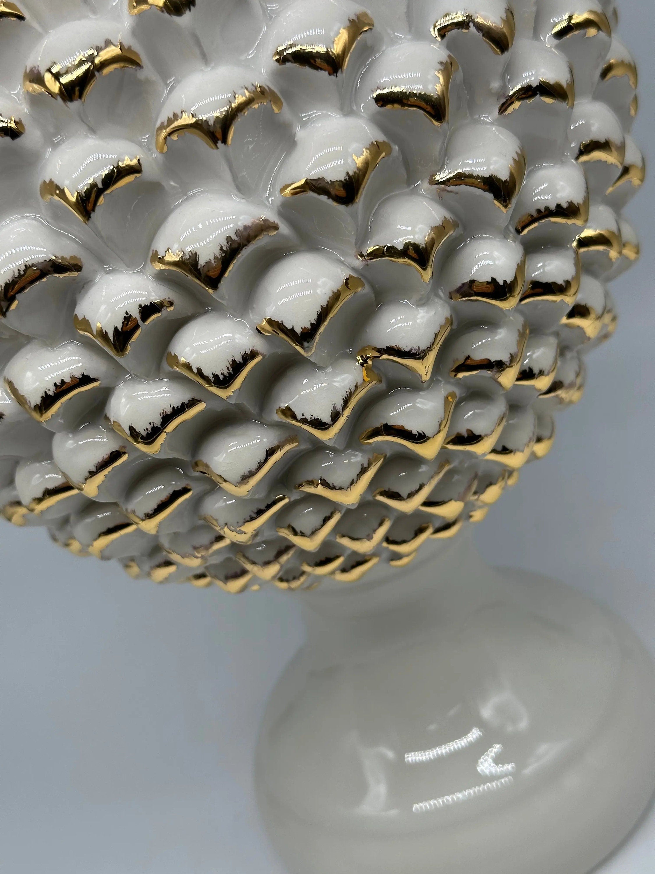 Pigna Ceramica Caltagirone cm H.40 Artigianale Bianco Oro Linea Luis DD CERAMICHE SICILIANE